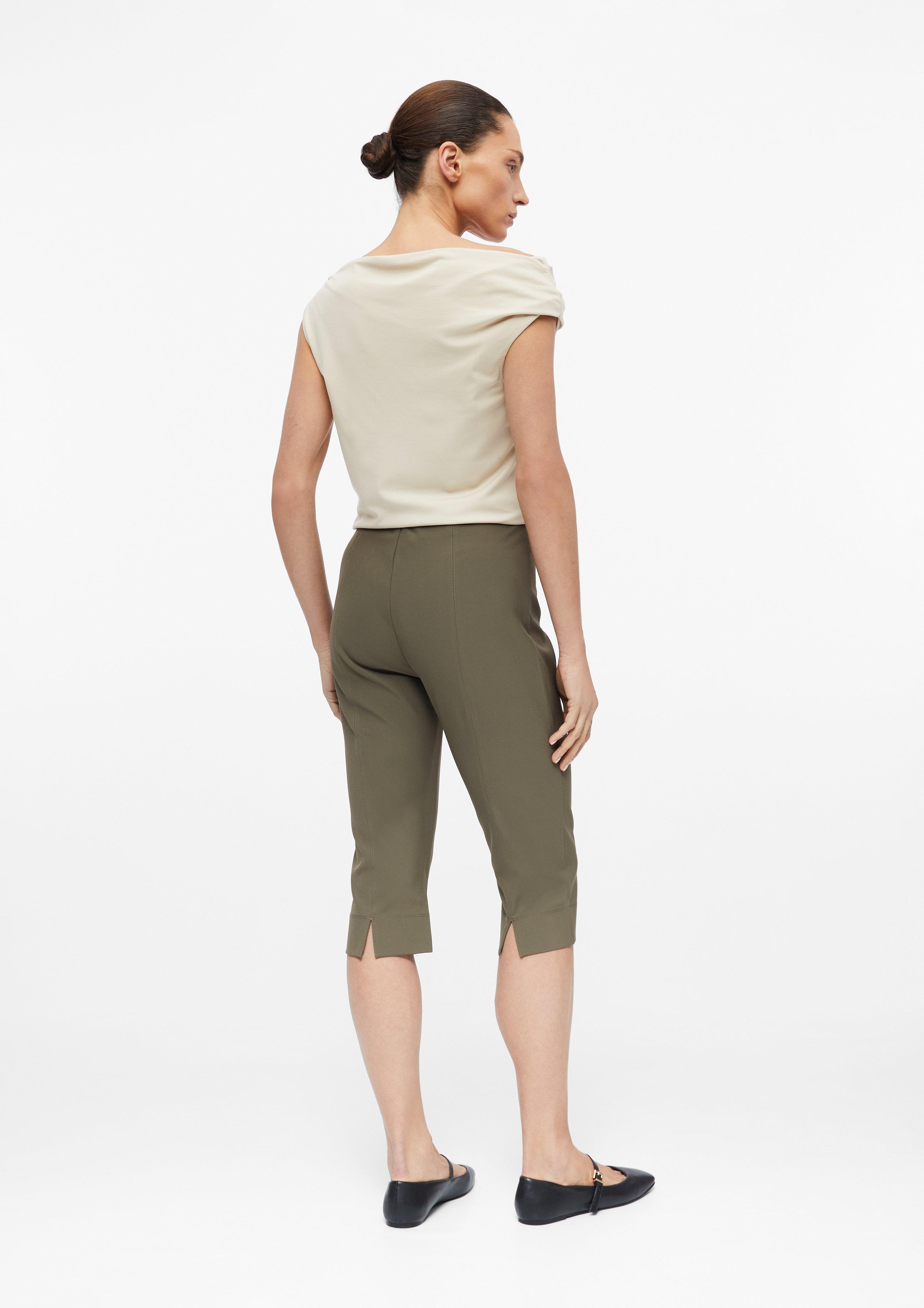 Capri-Hose im Skinny Fit mit Schlitz in braun von COMMA