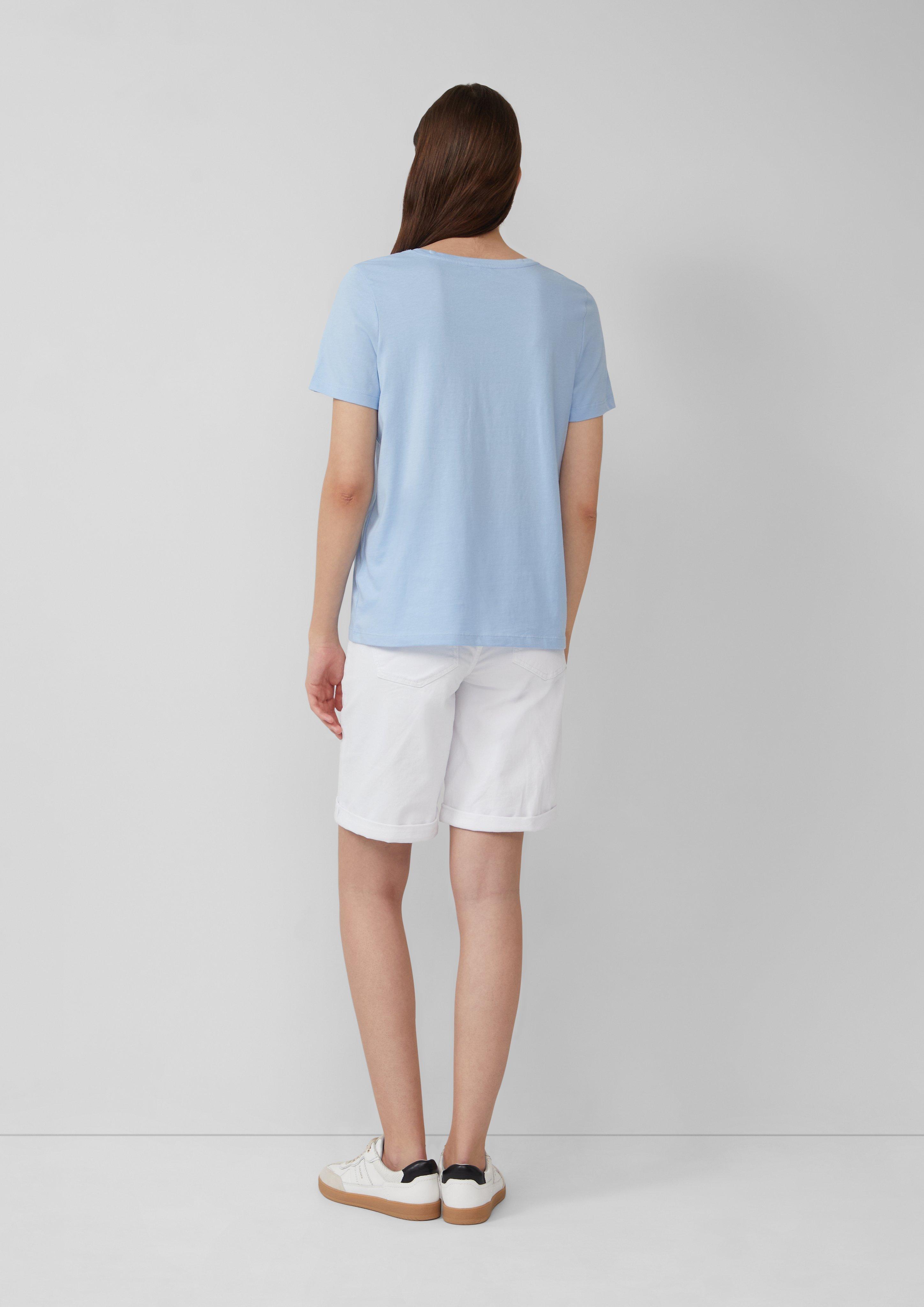 T-shirt in 50D3, 01D7, 01D4, 13D0, 11D2, 99D5, 35D1, 88D4 & 99D7