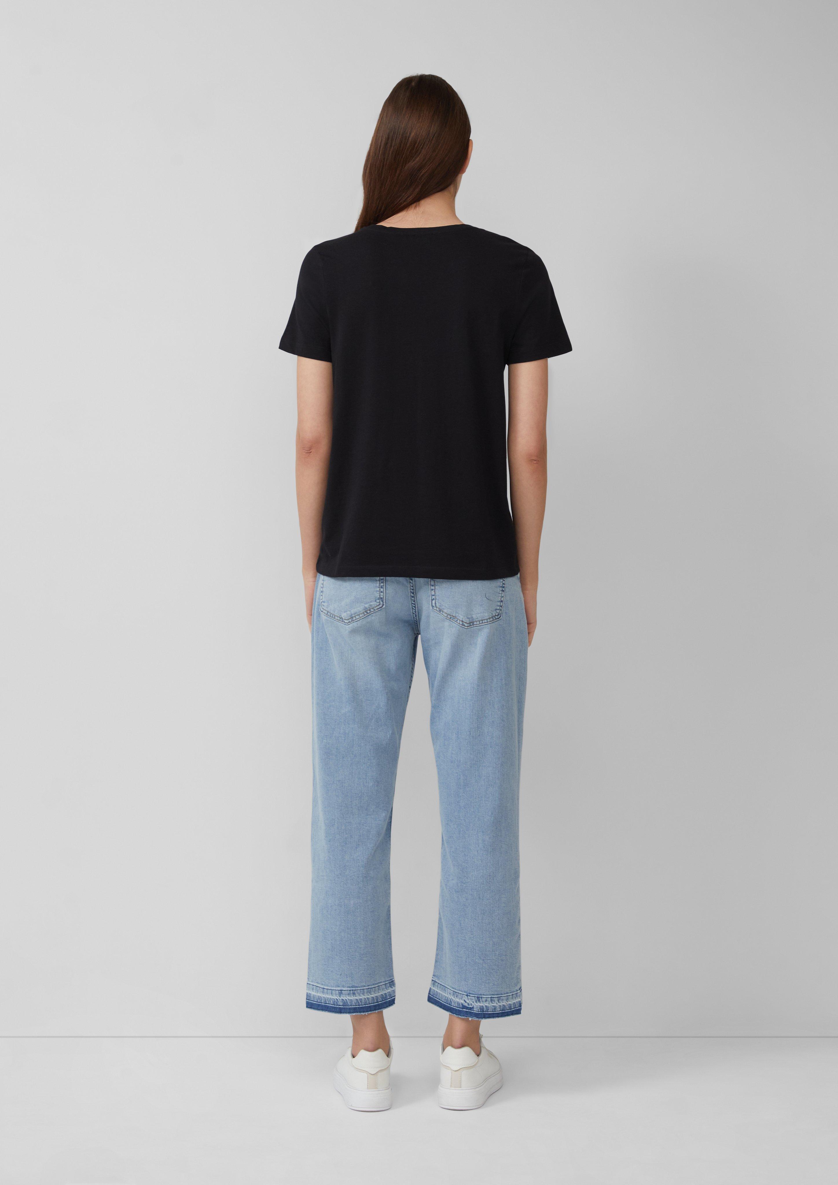 T-Shirt in 99D5, 01D7, 01D4, 50D3, 13D0, 11D2, 35D1, 88D4 & 99D7