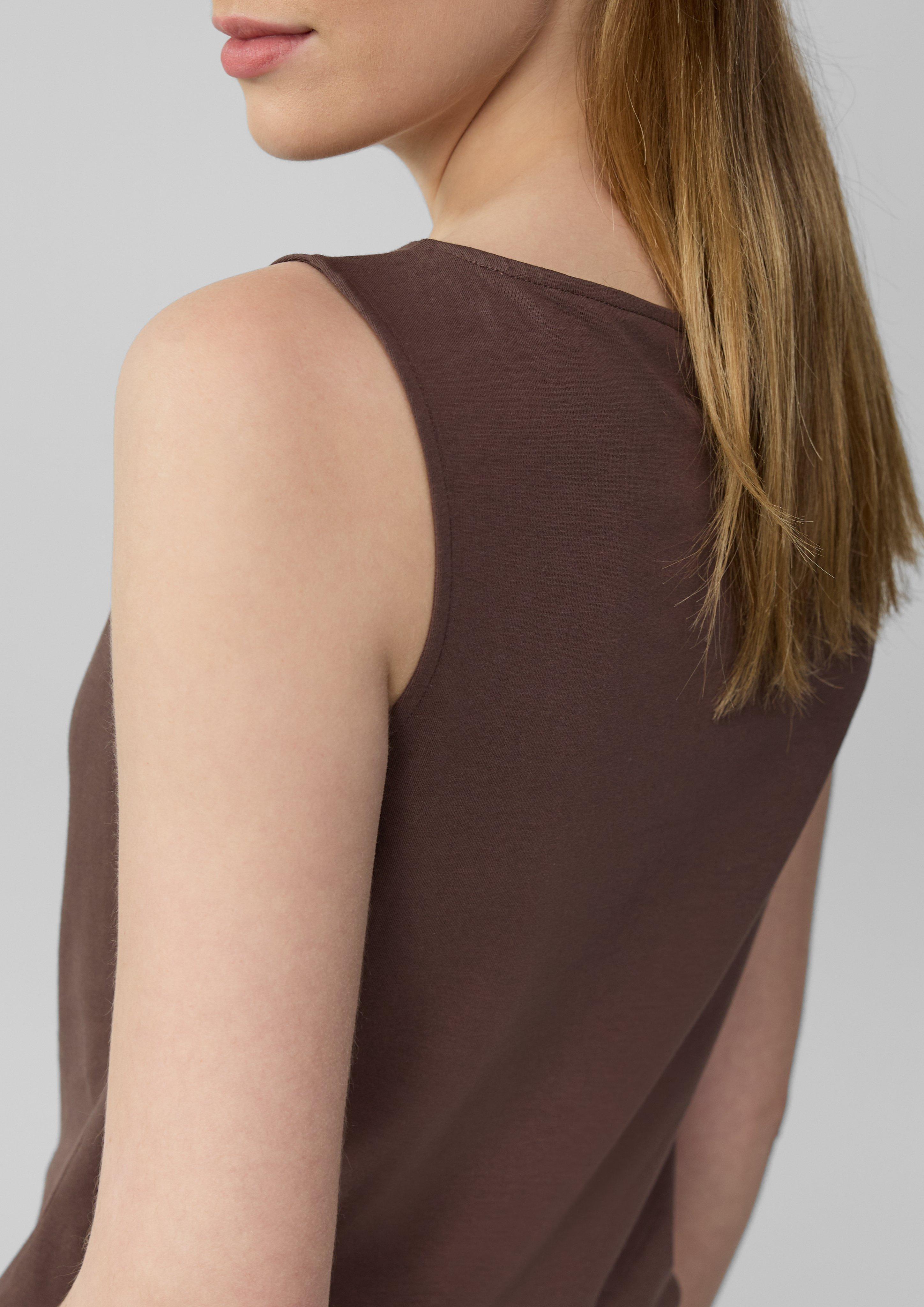 T-shirt in 8828 & 0100