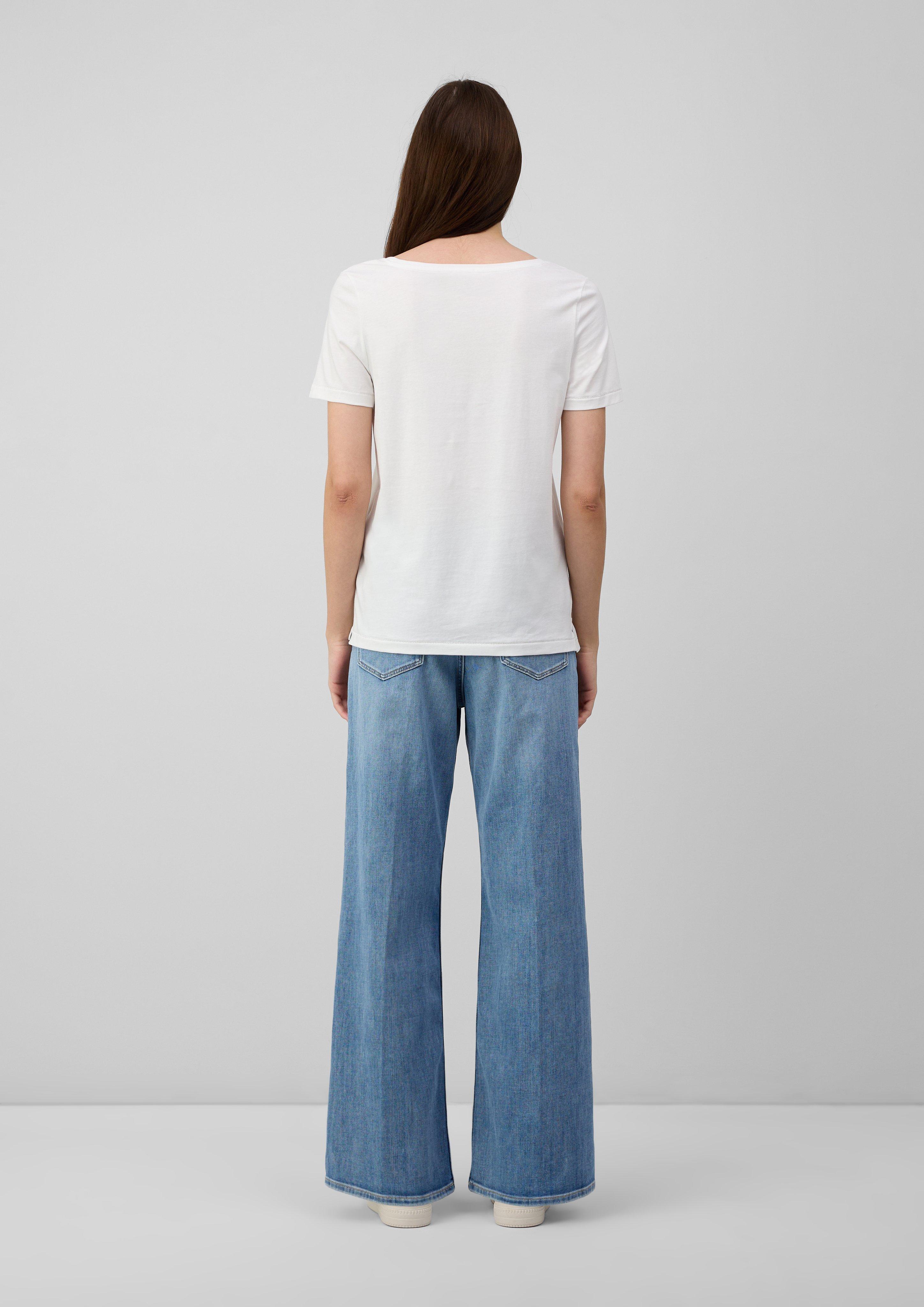 T-Shirt in 01D0 & 99D0