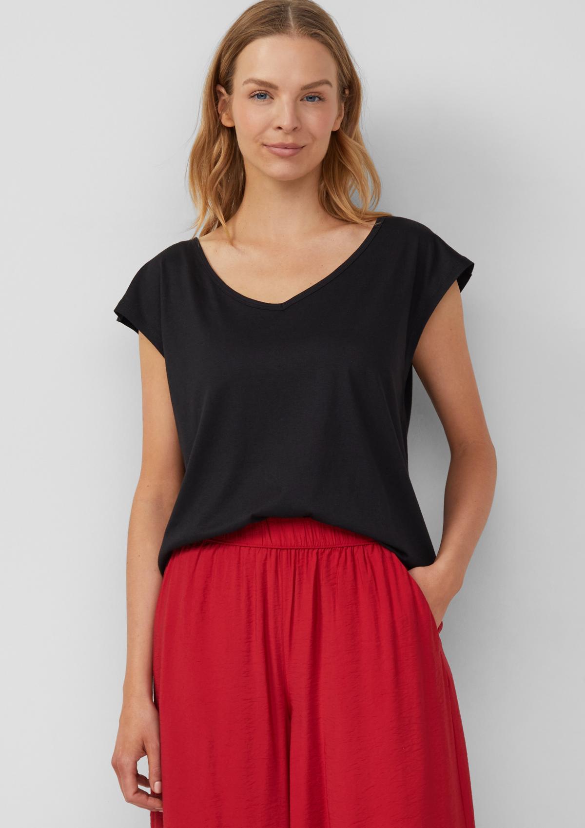 Sleeveless relaxed fit shirt with cut-out and bow - black