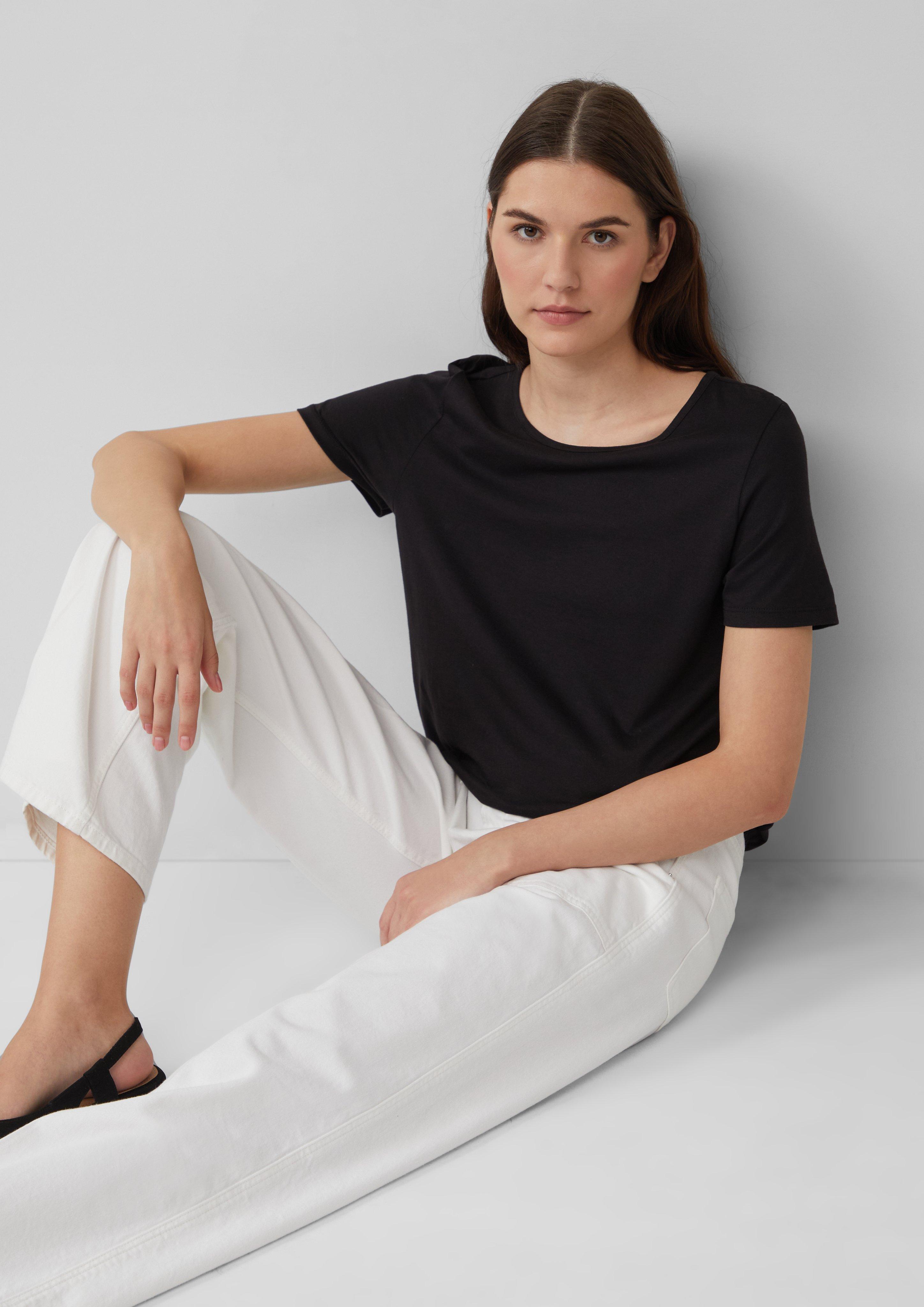 T-Shirt in 9999, 99A0, 3533, 35A1, 02A0 & 8828