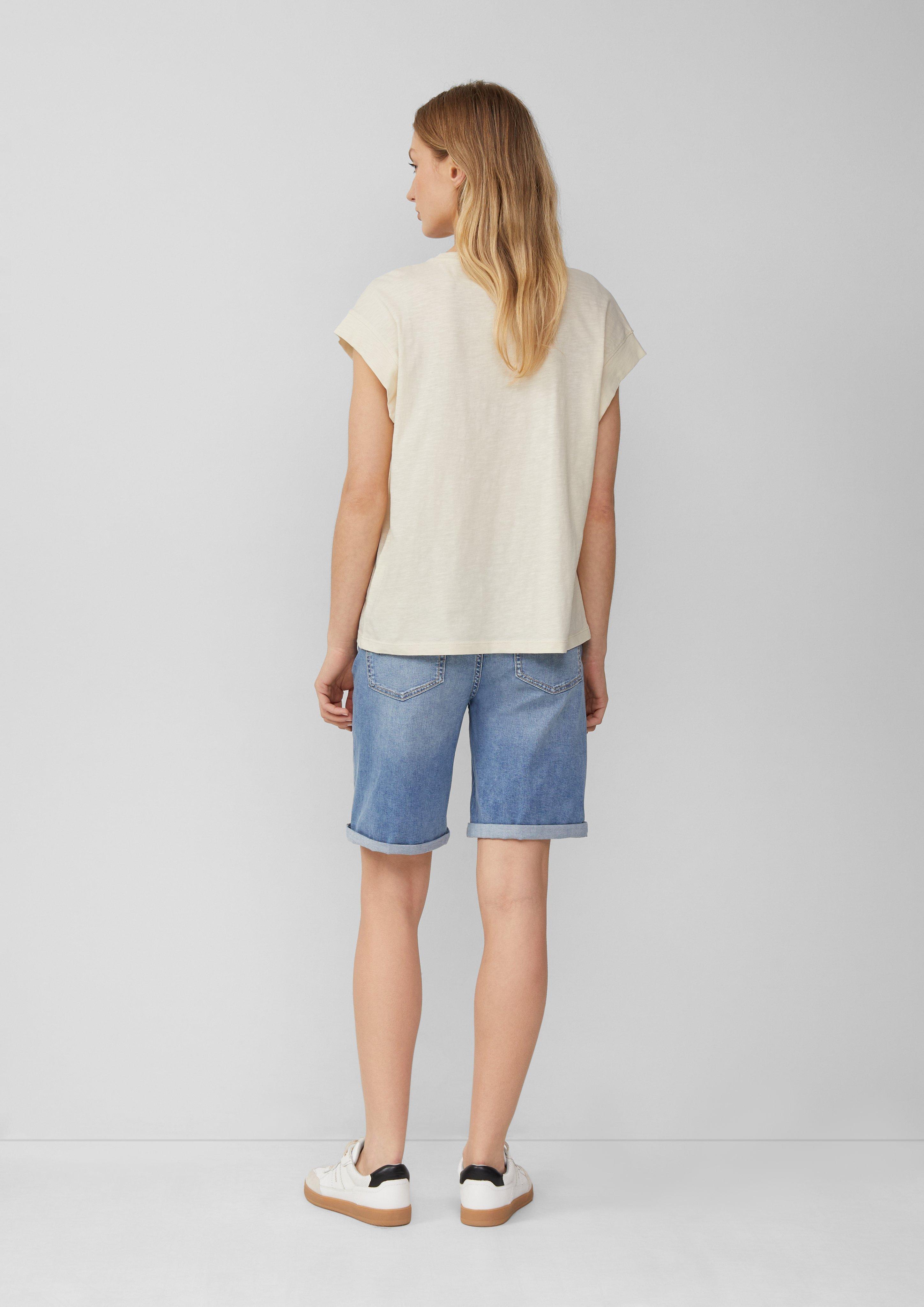 T-shirt in 07D1, 60D3, 88D0, 99D1, 35D2 & 01D0