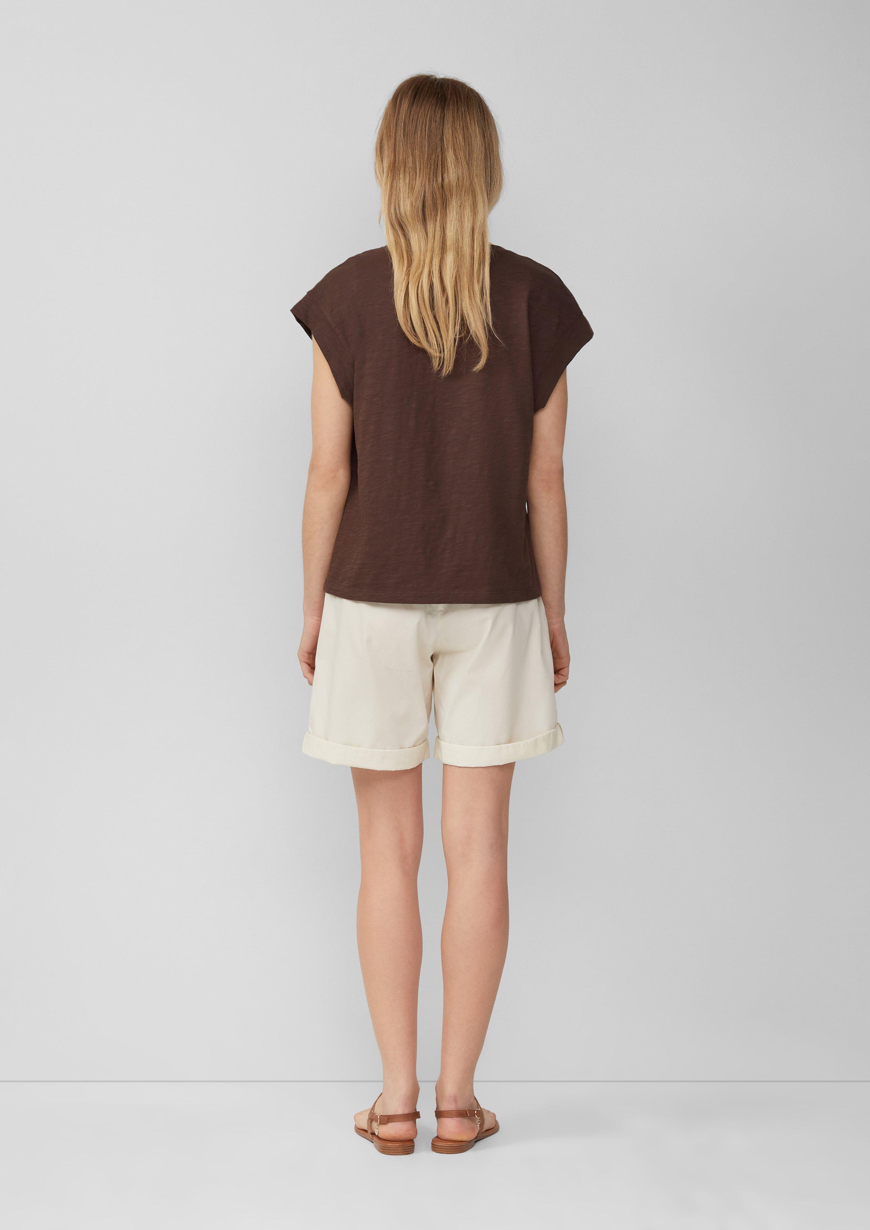 T-shirt in 88D0, 60D3, 07D1, 99D1, 35D2 & 01D0