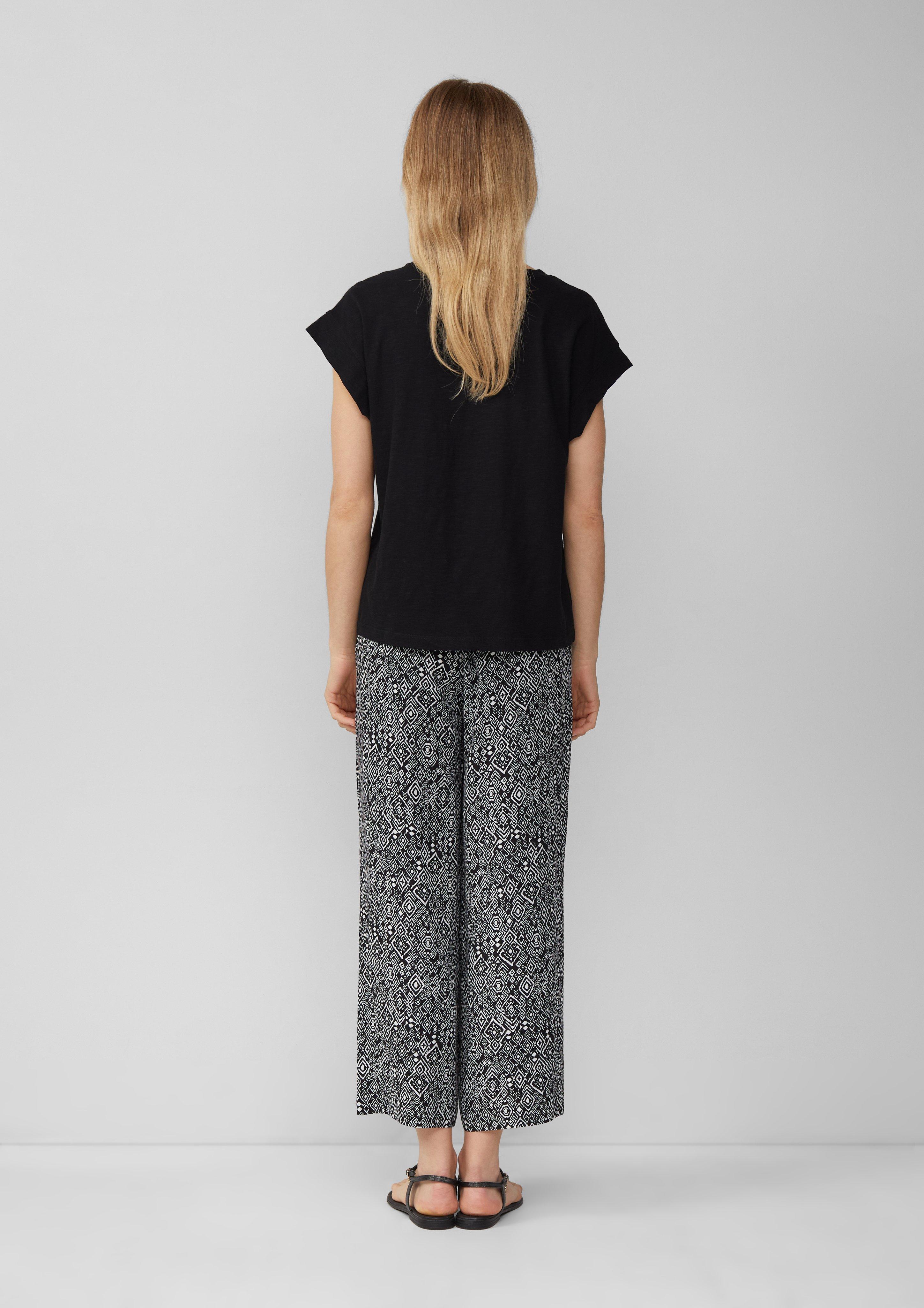 T-shirt in 99D1, 60D3, 88D0, 07D1, 35D2 & 01D0