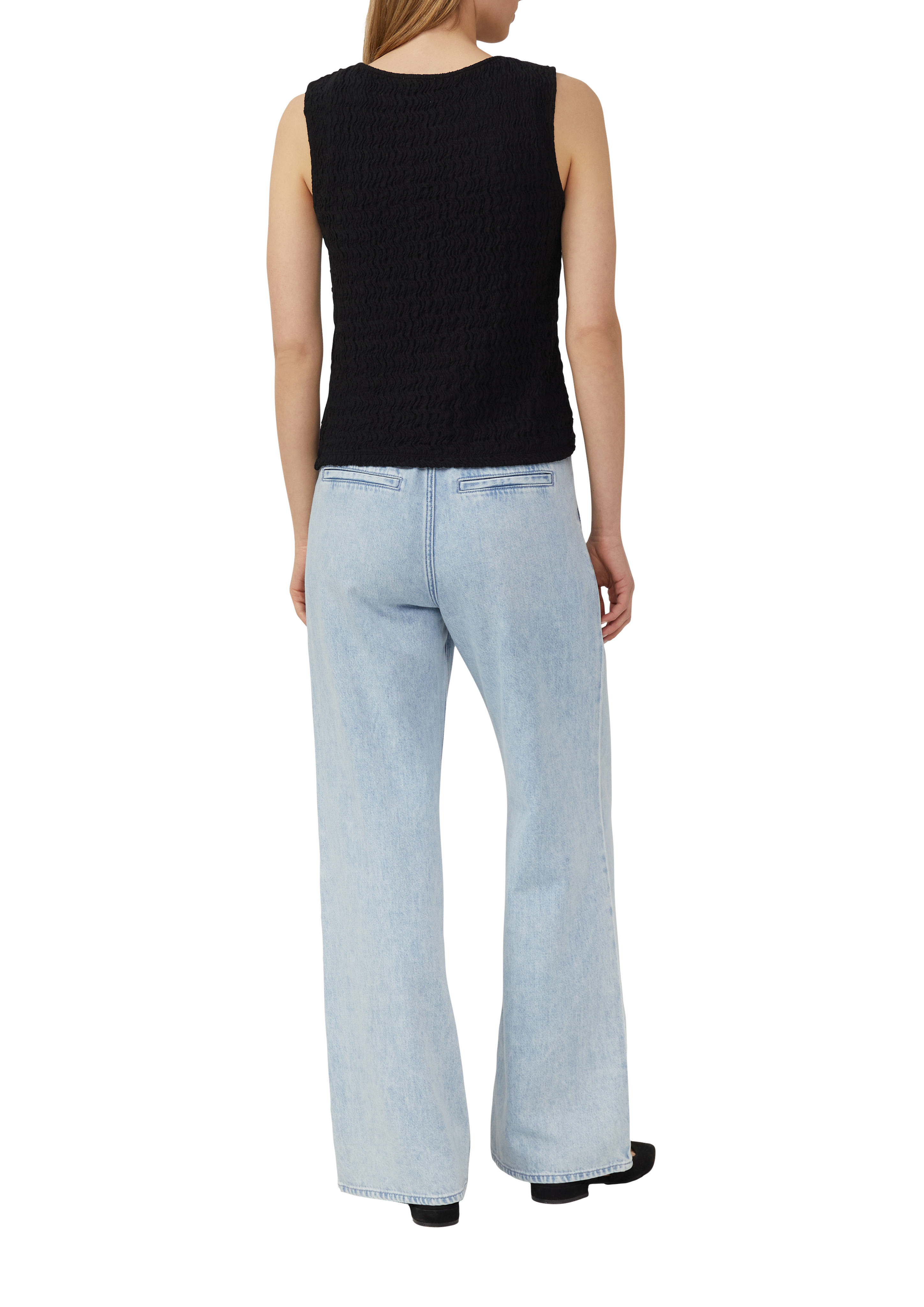 Thumbnail - Indoor-Weste