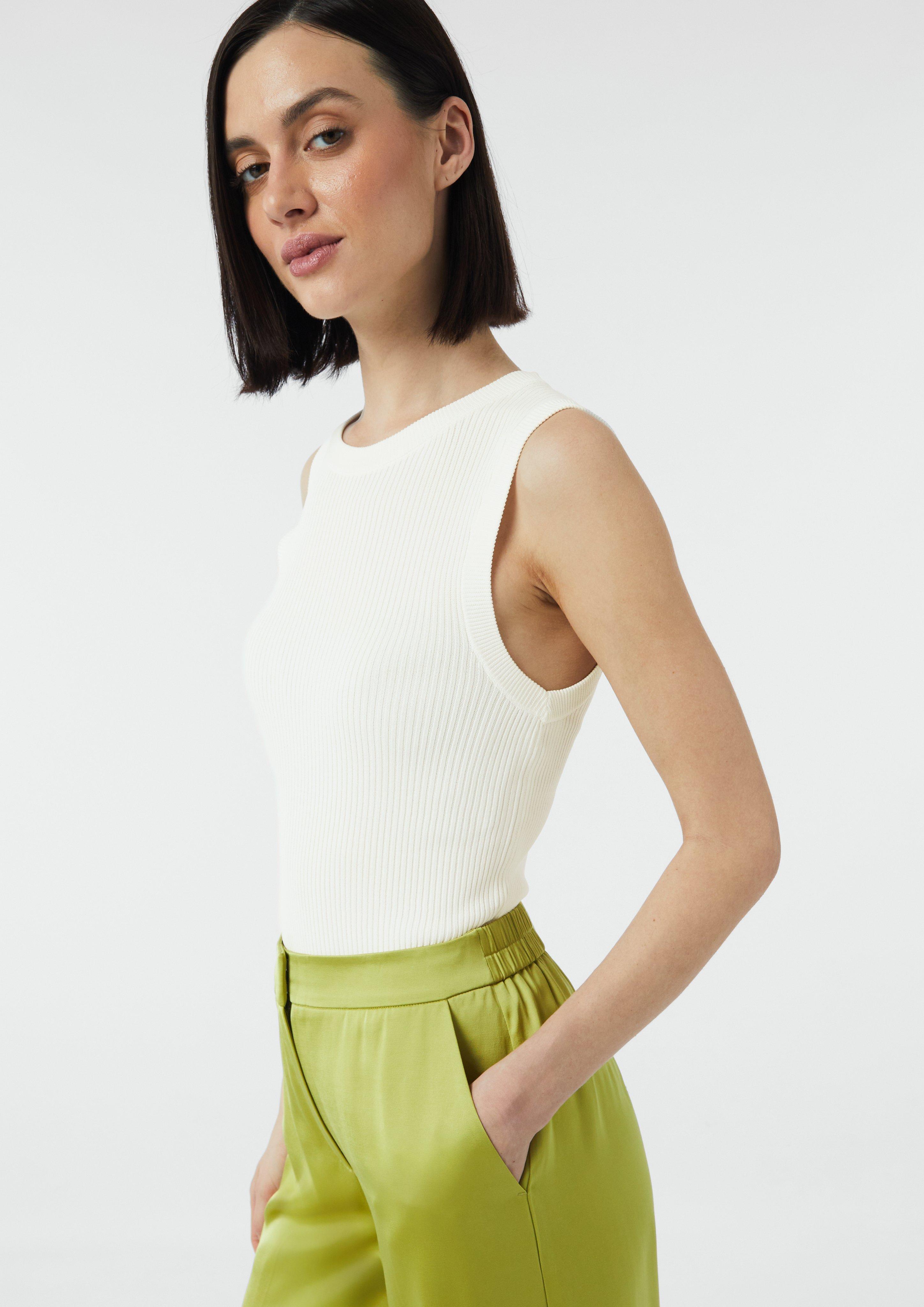 Knitted vest in 0120