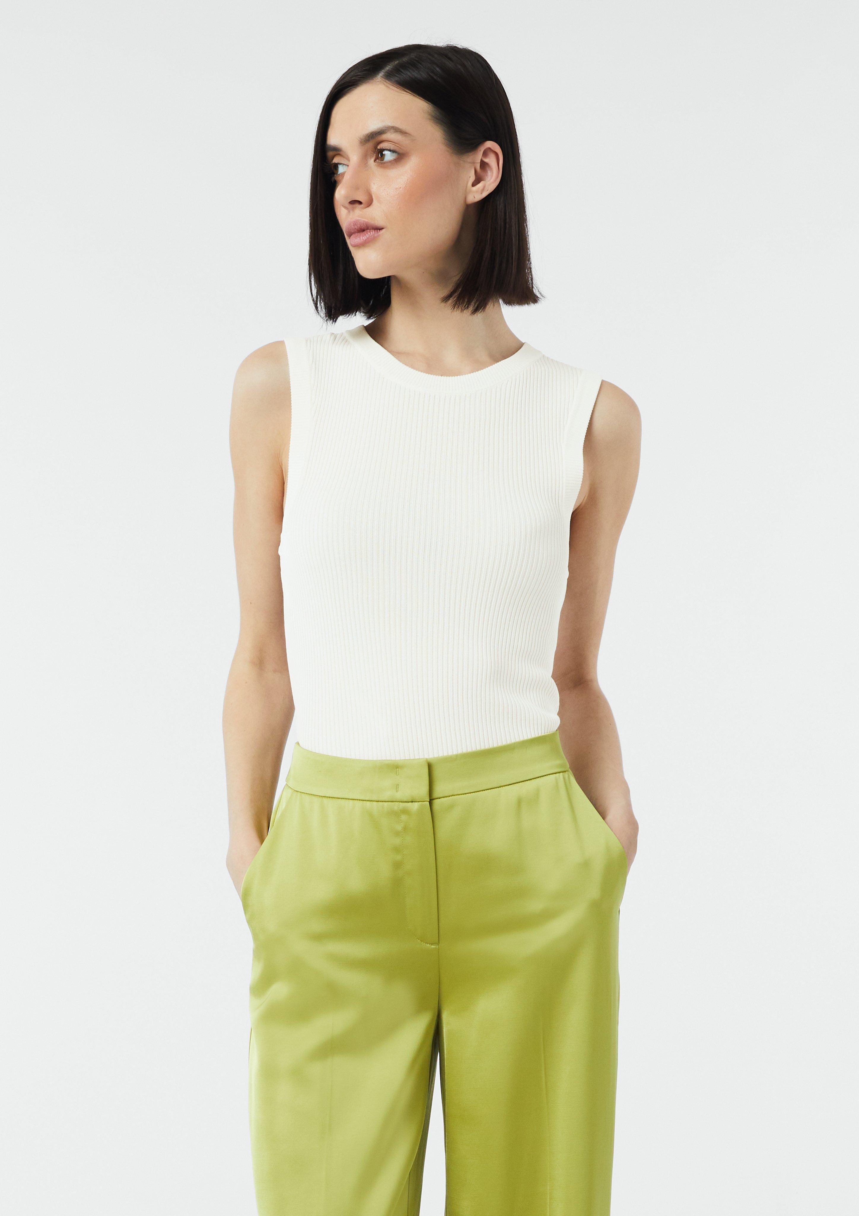 Knitted vest in 0120