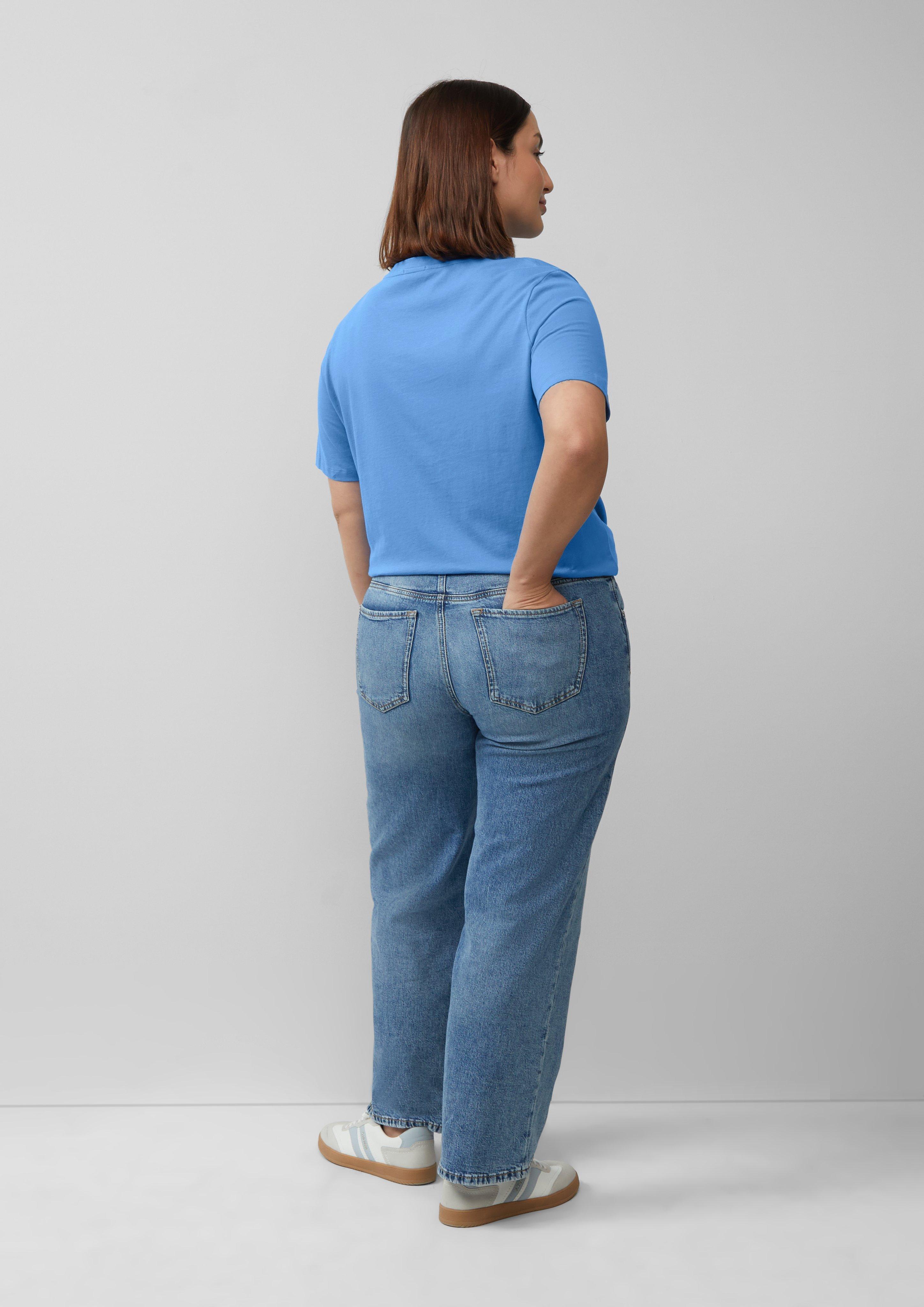 T-shirt in 55D0, 94D0 & 02D0