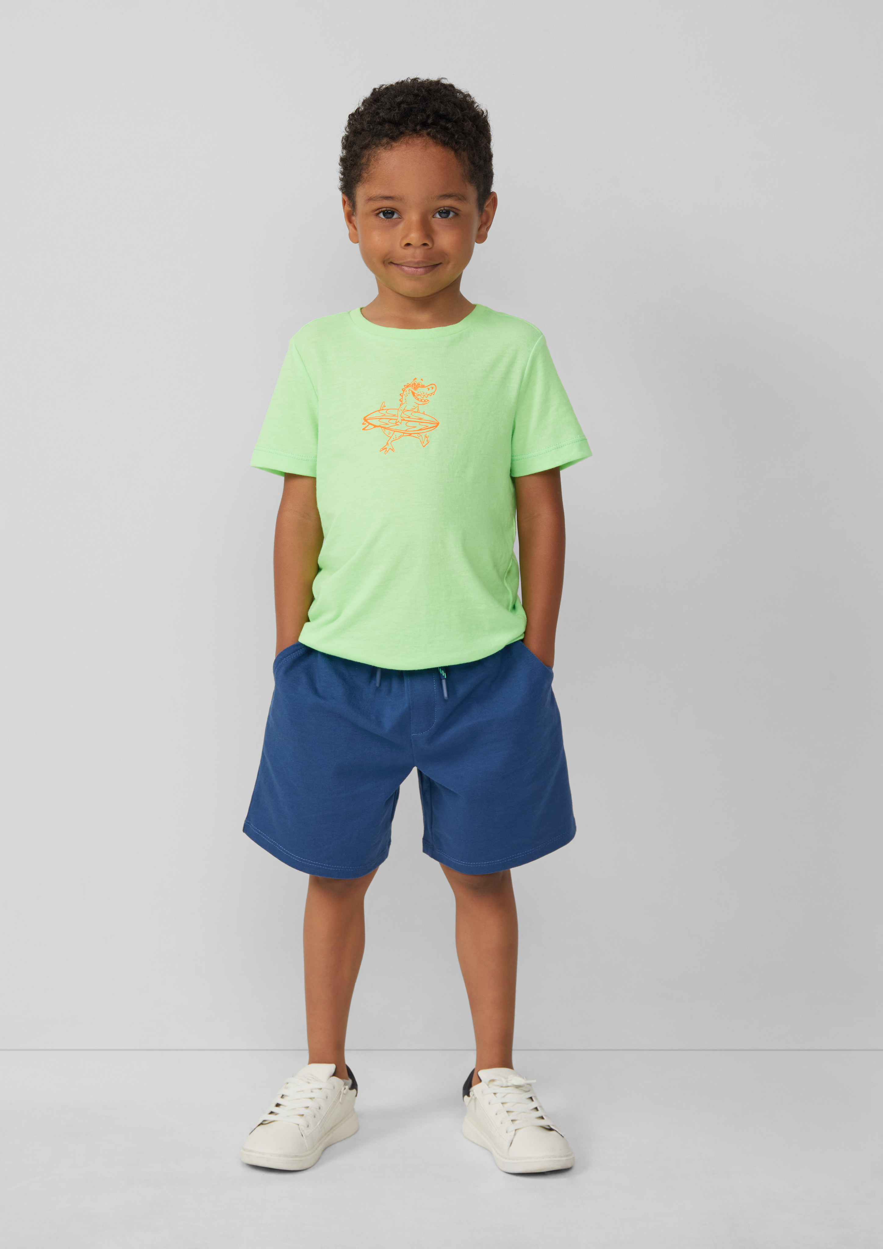 T-shirt in 0067, 5730 & 0100