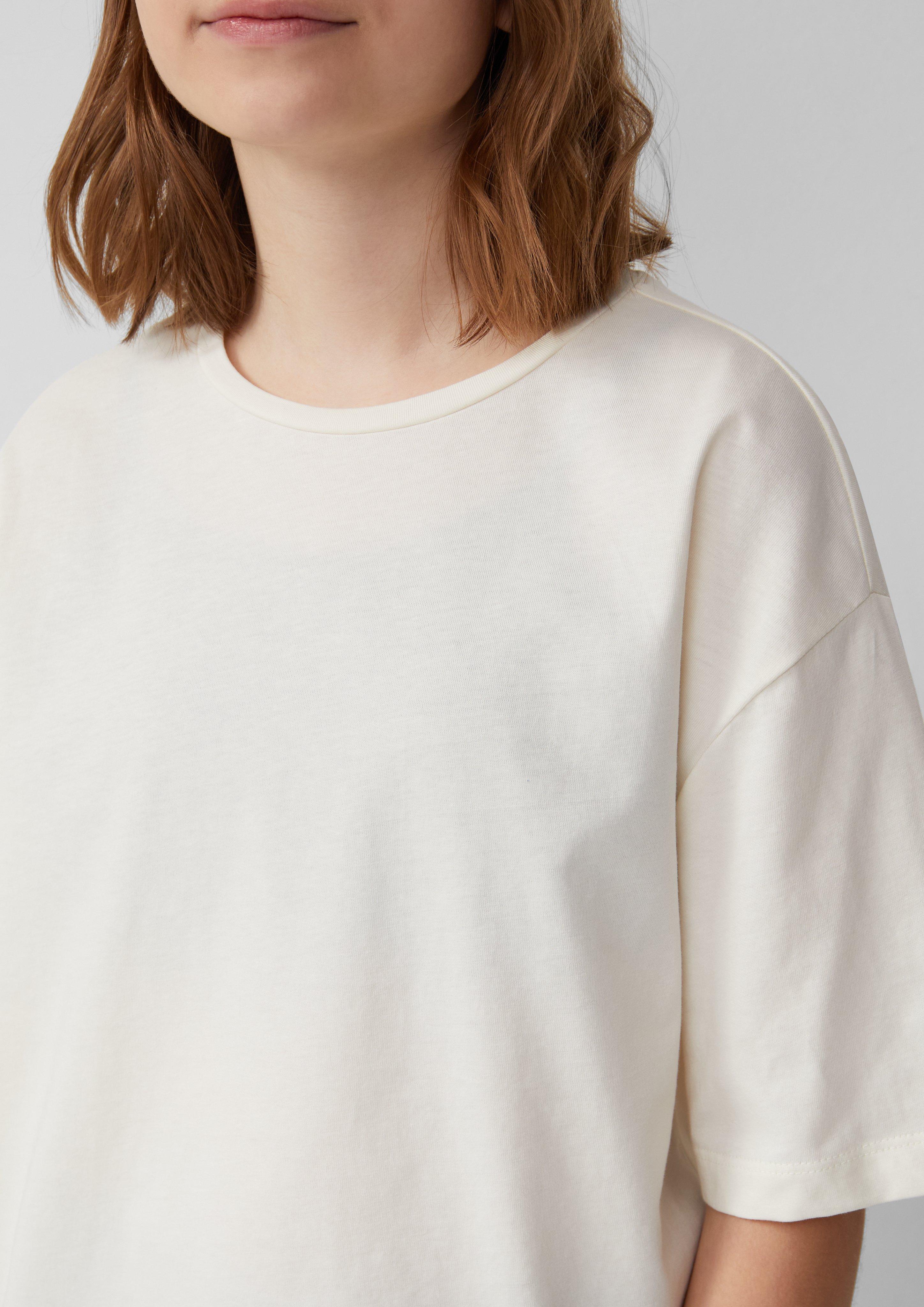 T-shirt in 0700, 6115, 0100, 0068 & 4424