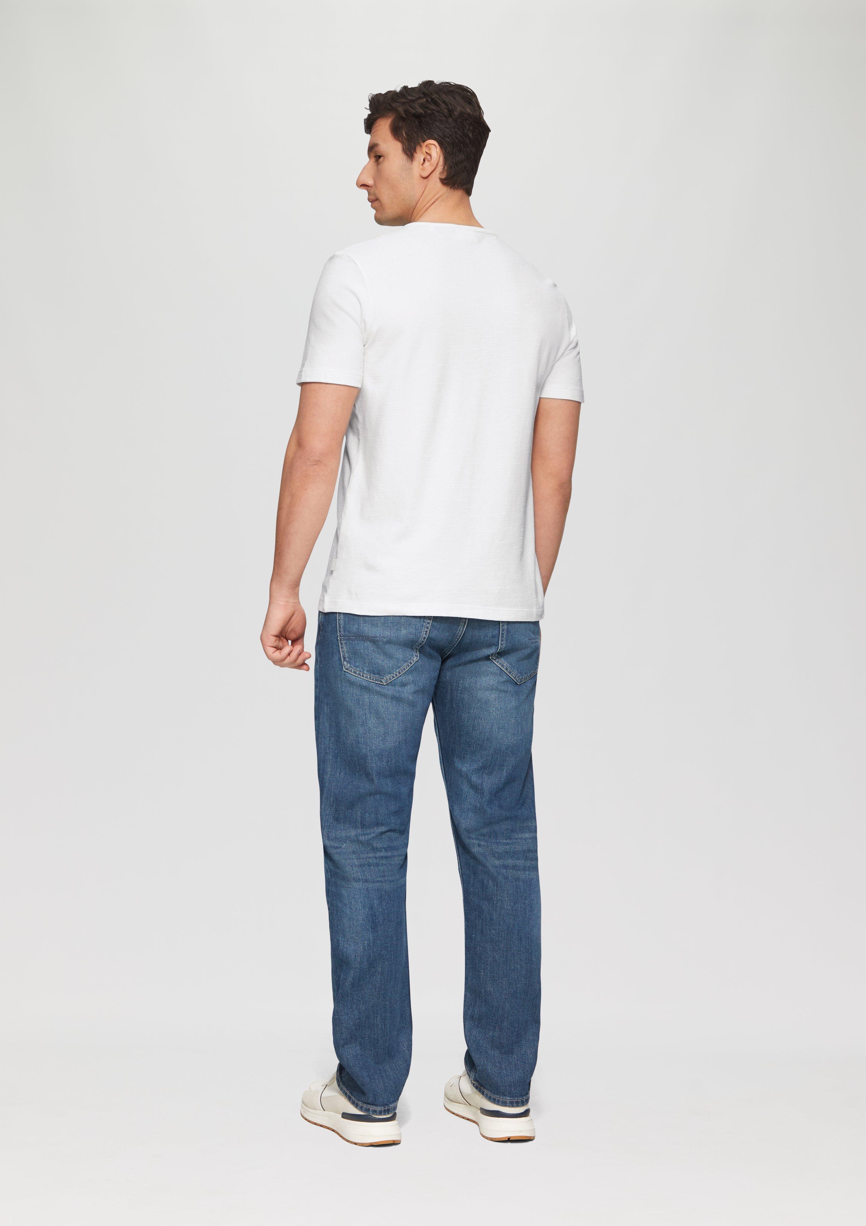 T-Shirt in 0120 & 5852