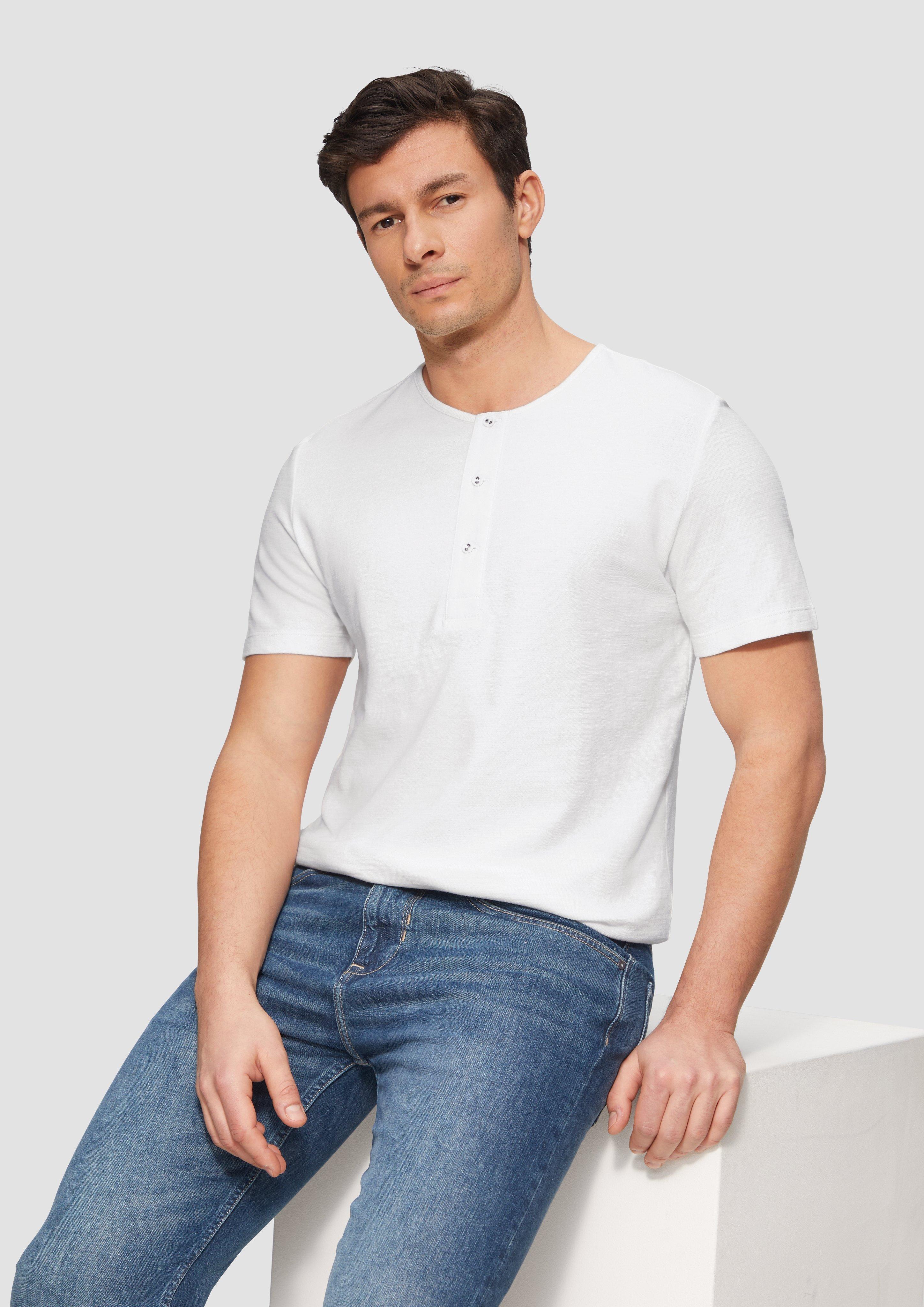 T-Shirt in 0120 & 5852