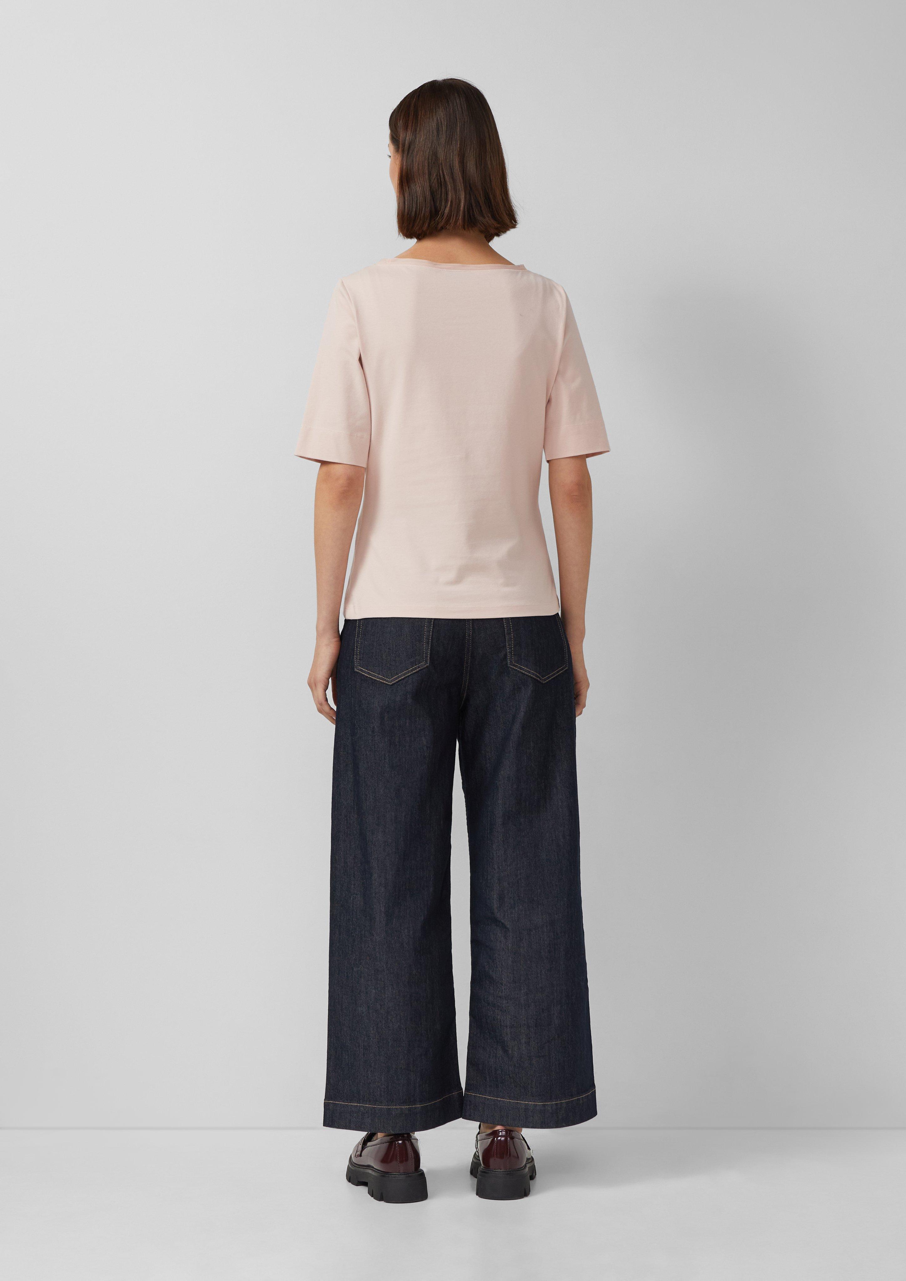 T-shirt in 44D3 & 02D1