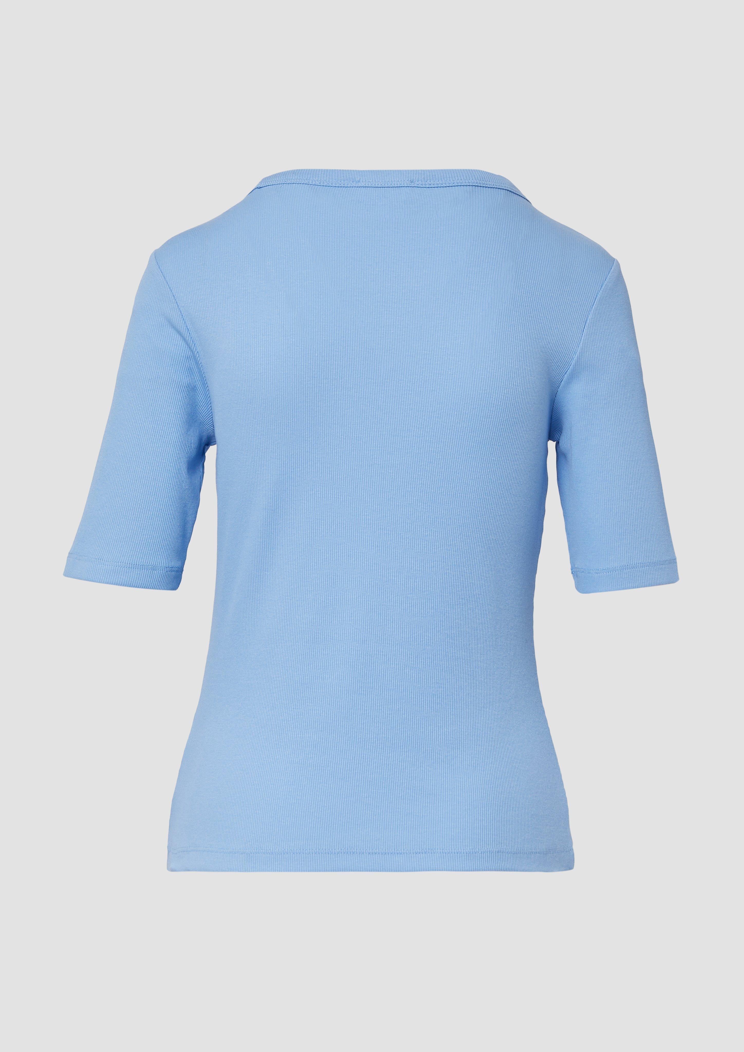 T-shirt in 5141, 6933, 0210, 9999, 5959, 3902 & 81W9