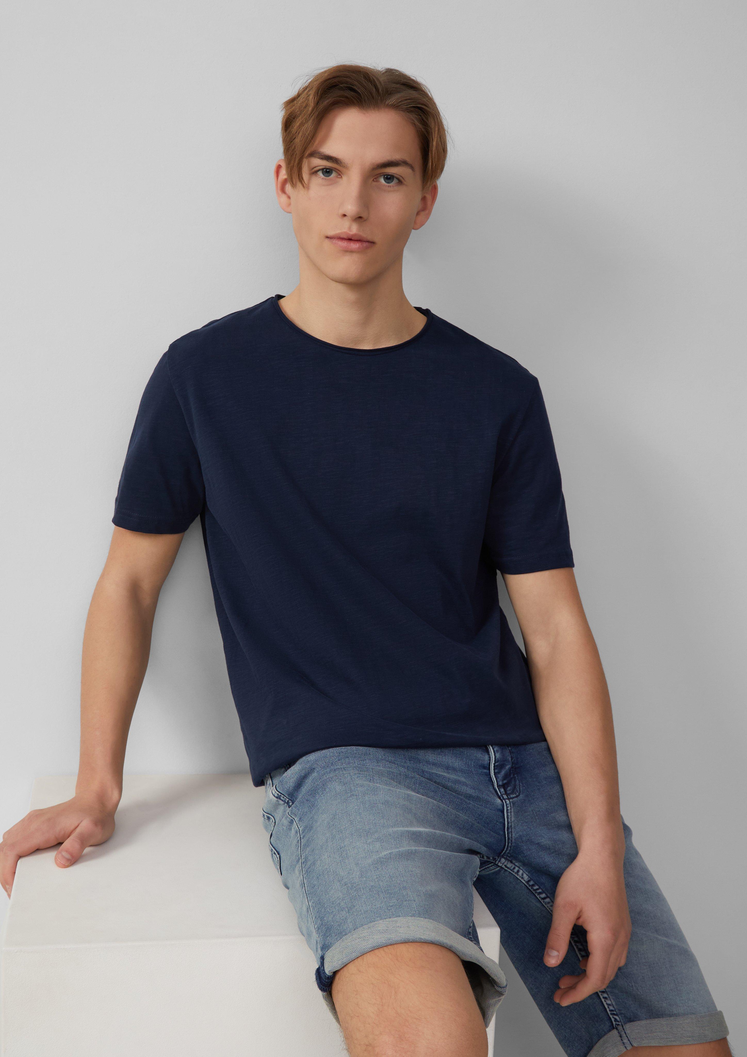 T-shirt in 5884, 5022 & 7878