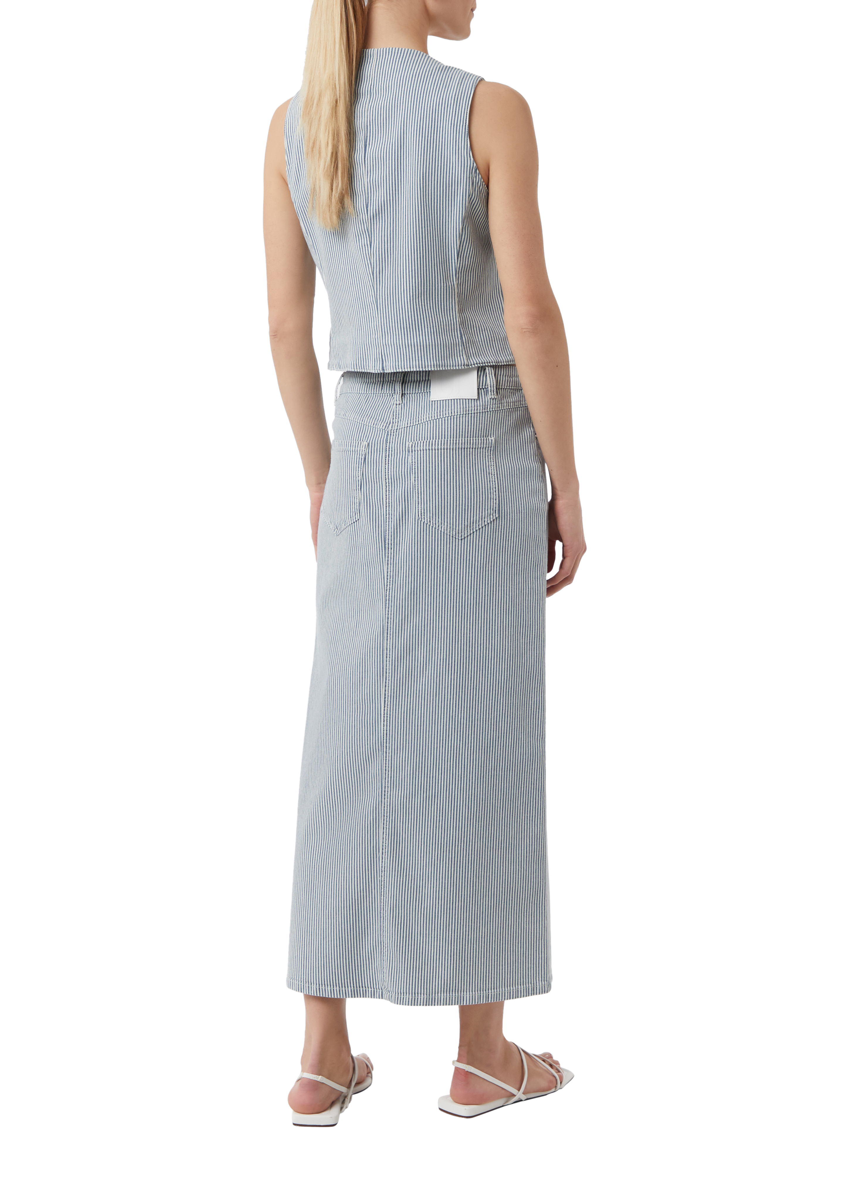 Thumbnail - Indoor-Weste