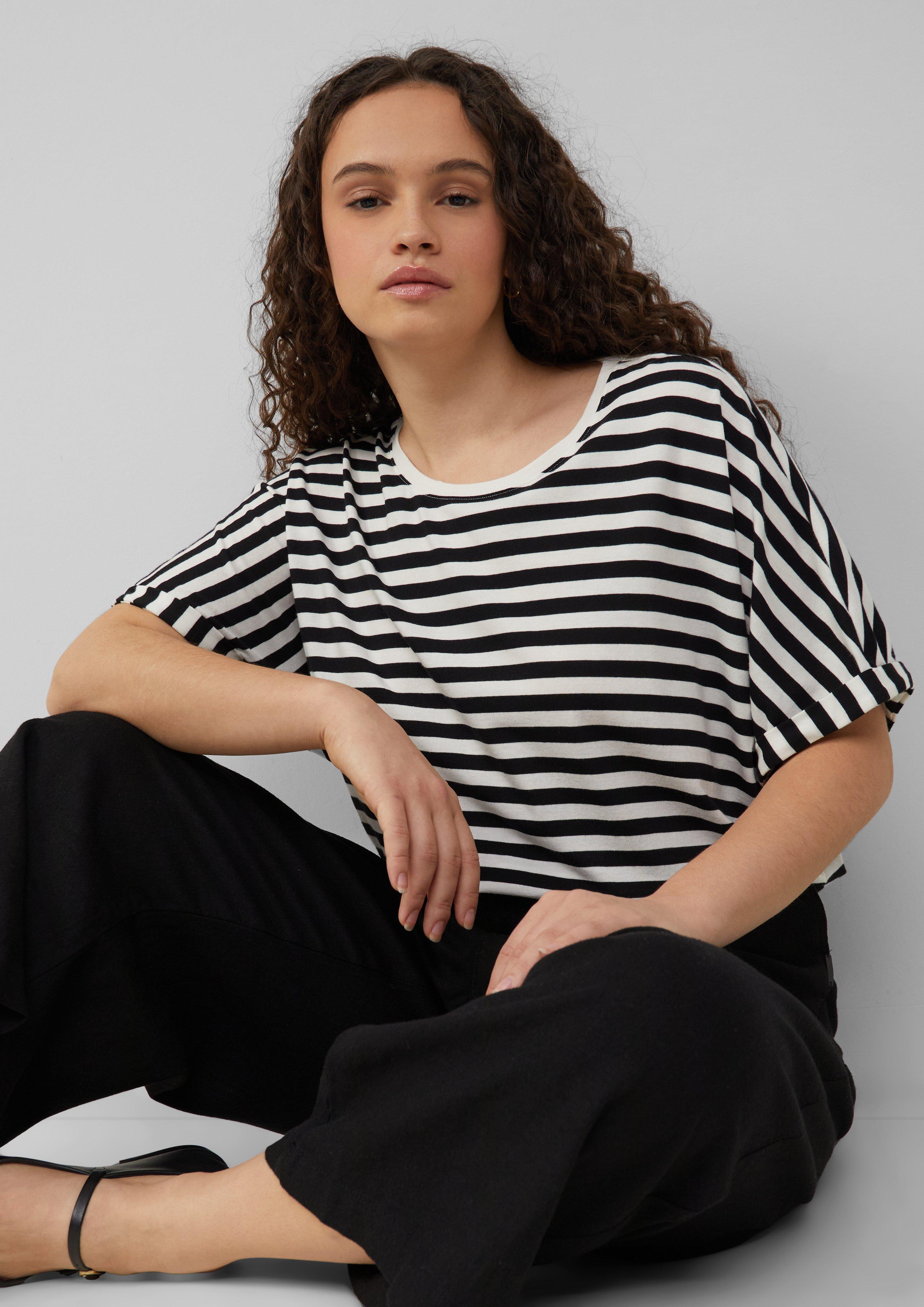 T-shirt in 99G2, 99A9, 72G2 & 02A5