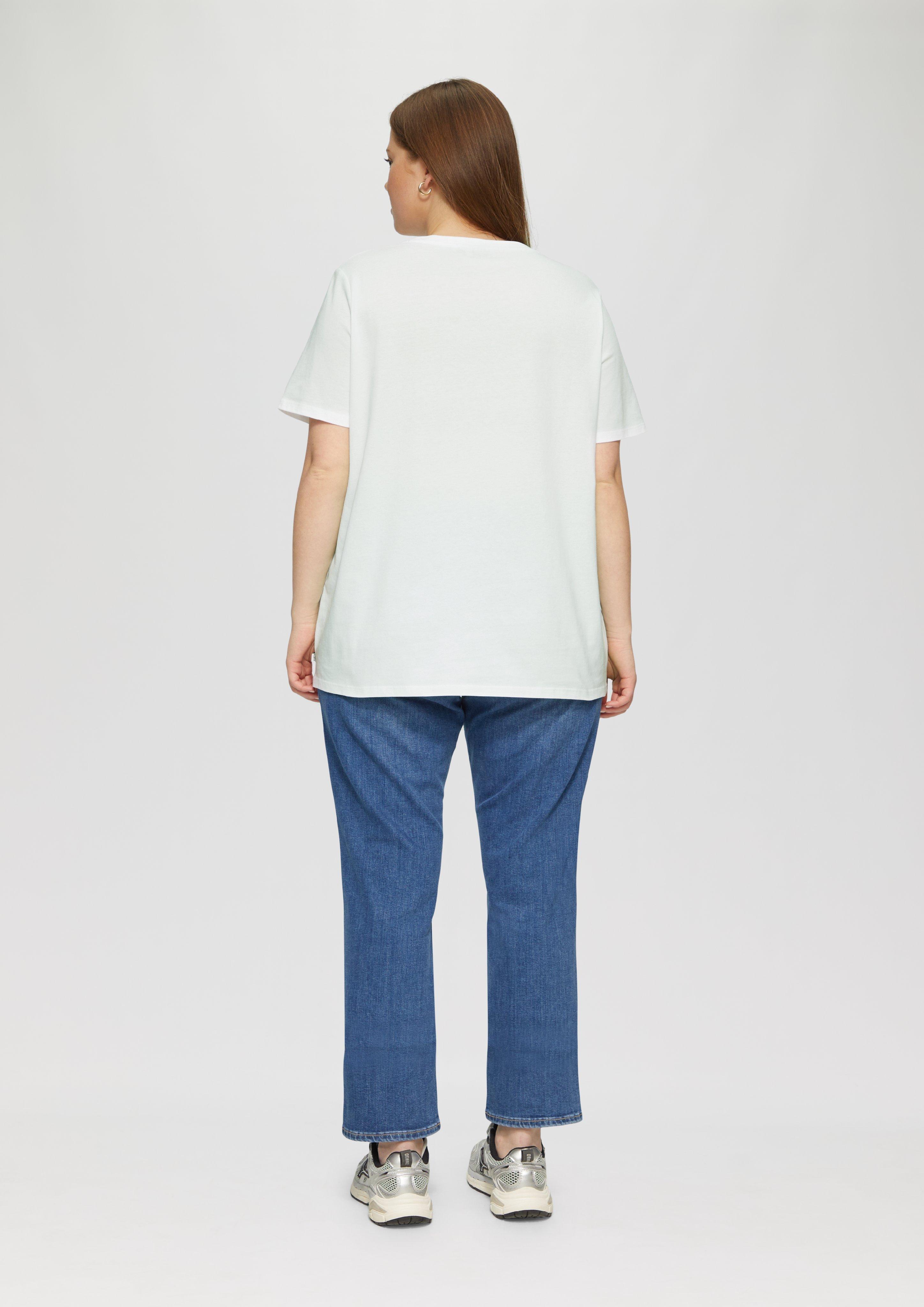 T-Shirt in 01D0, 31D1 & 99D0