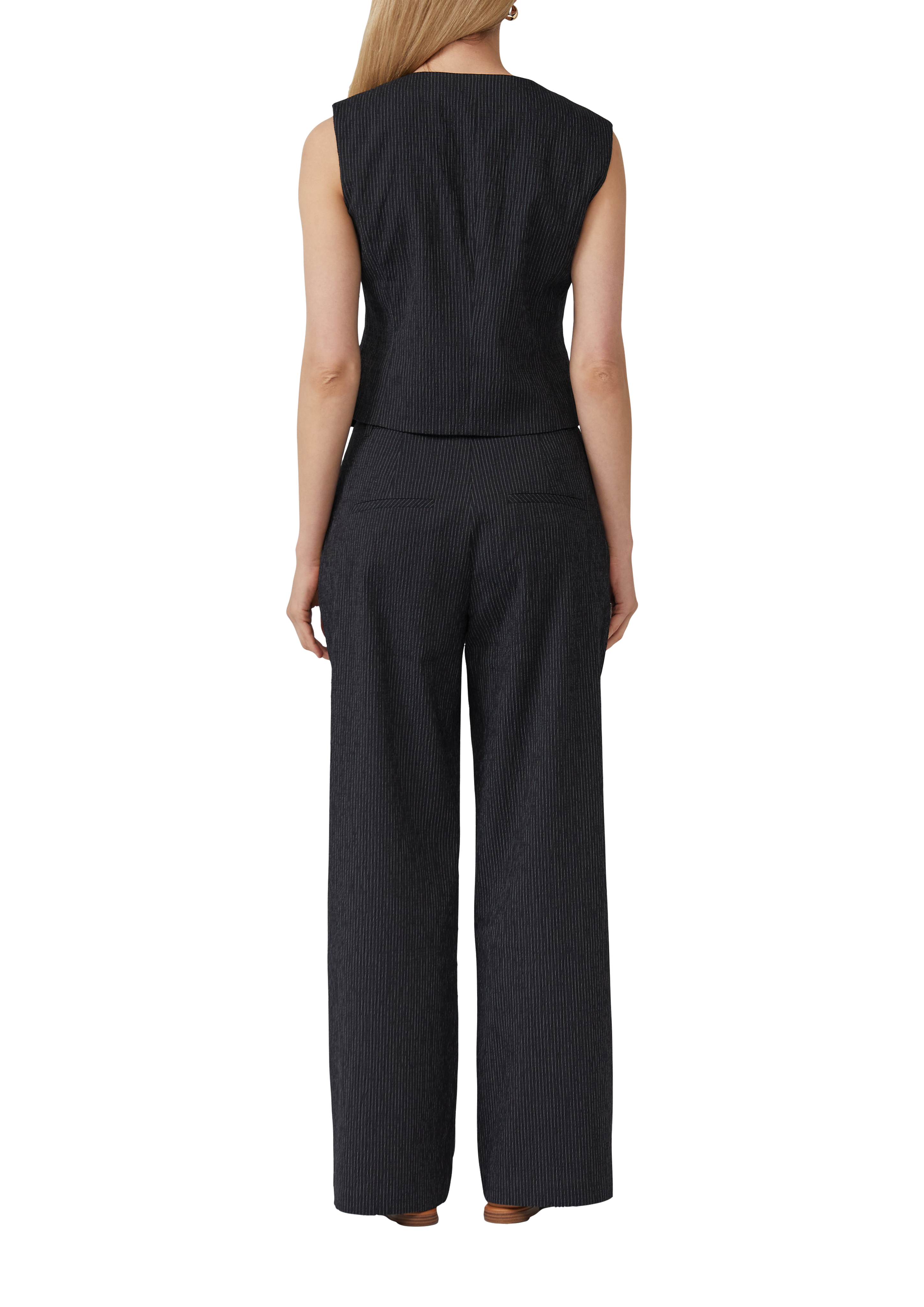 Thumbnail - Indoor-Weste