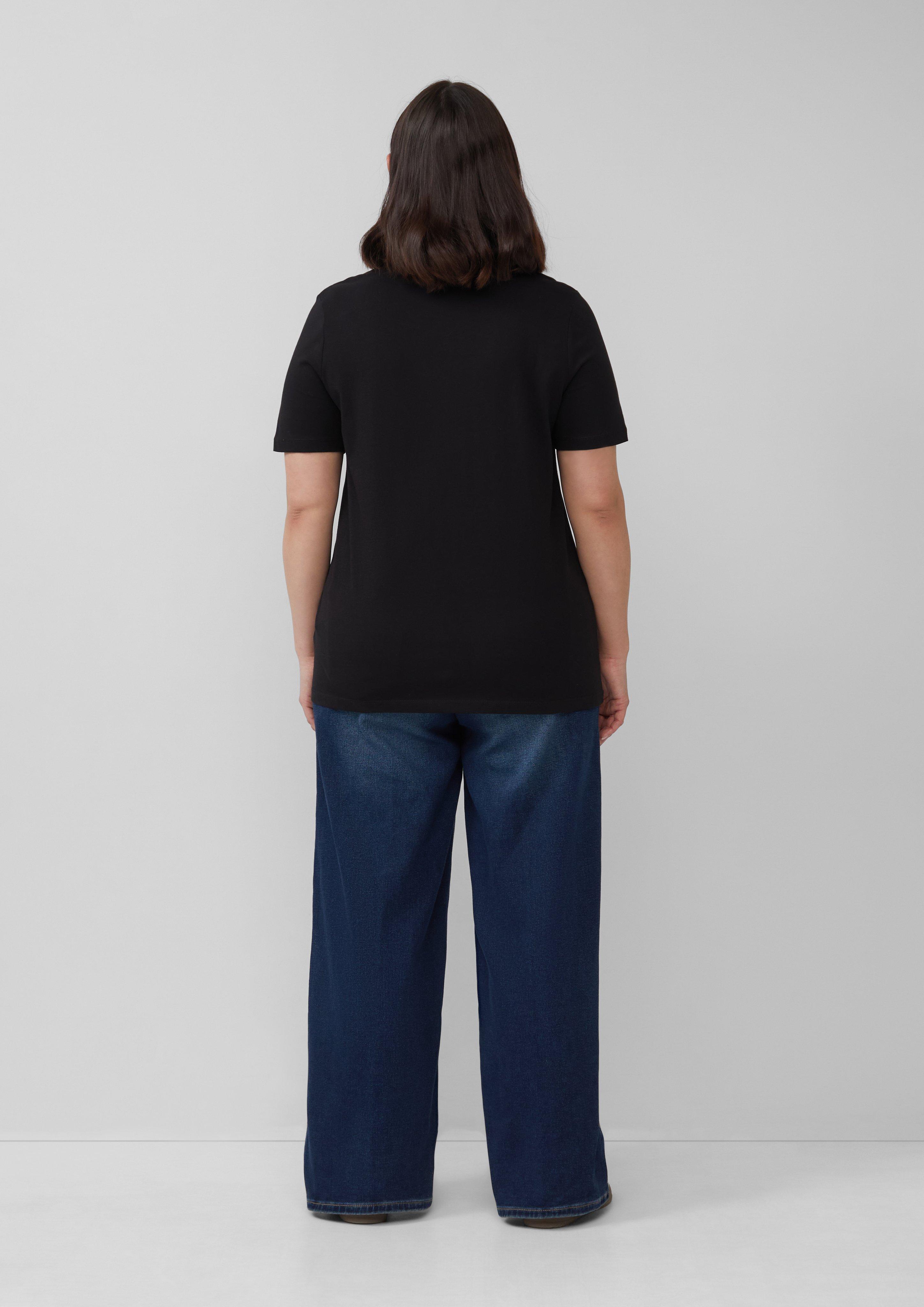 T-shirt in 99D9, 02D7, 50D9 & 30D7