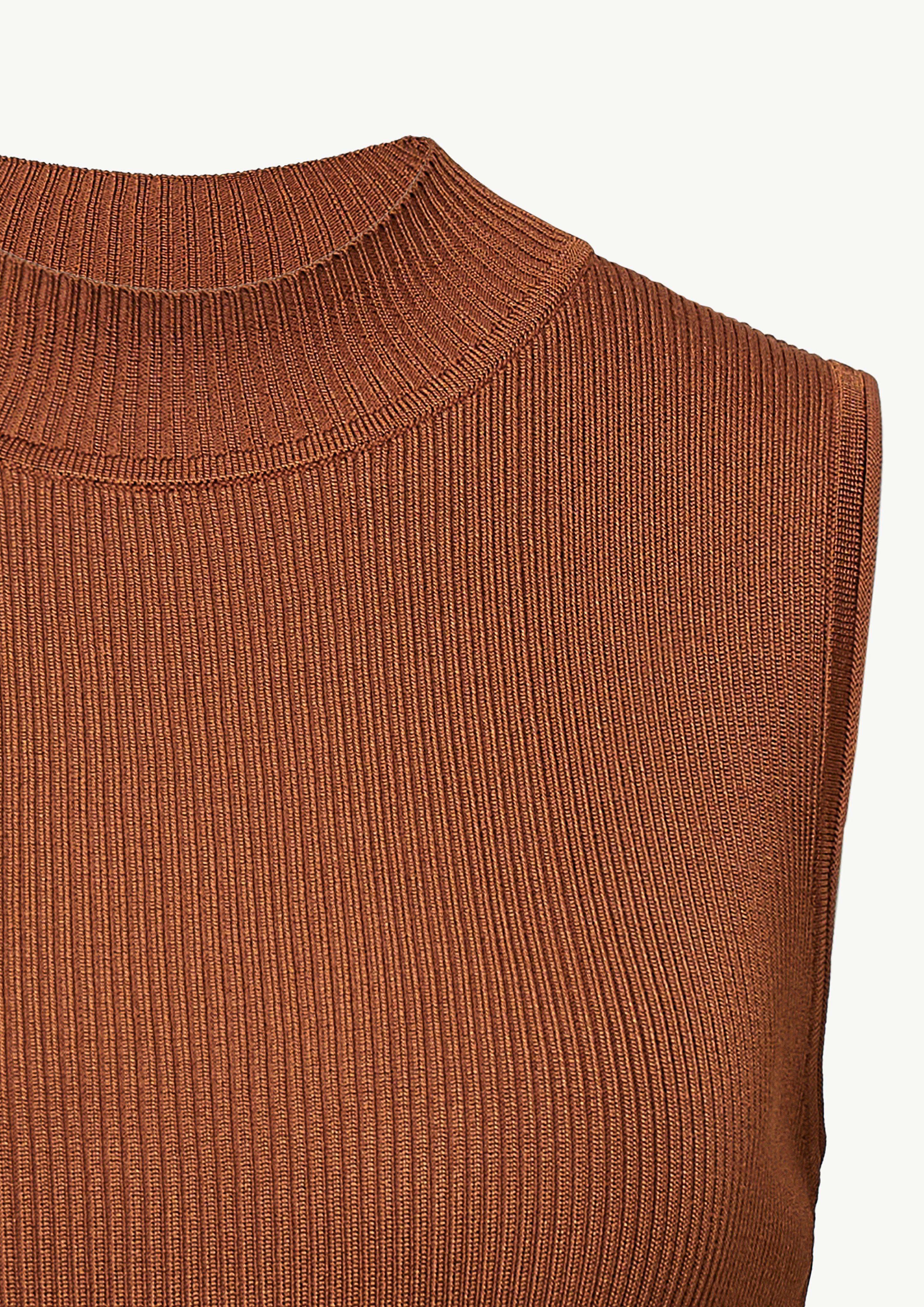 Knitted vest in 8757