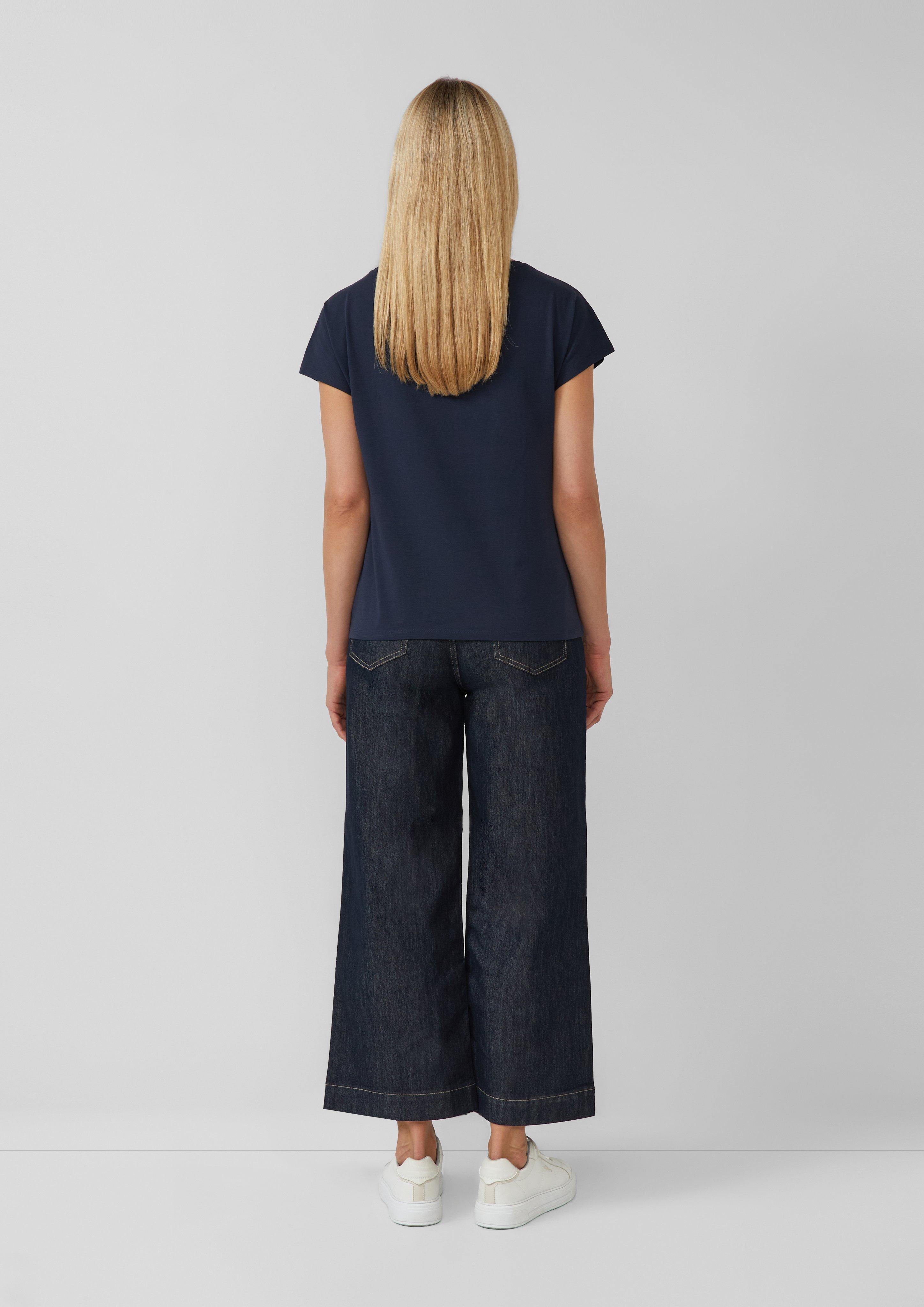 T-Shirt in 59D5, 79D5 & 02D5