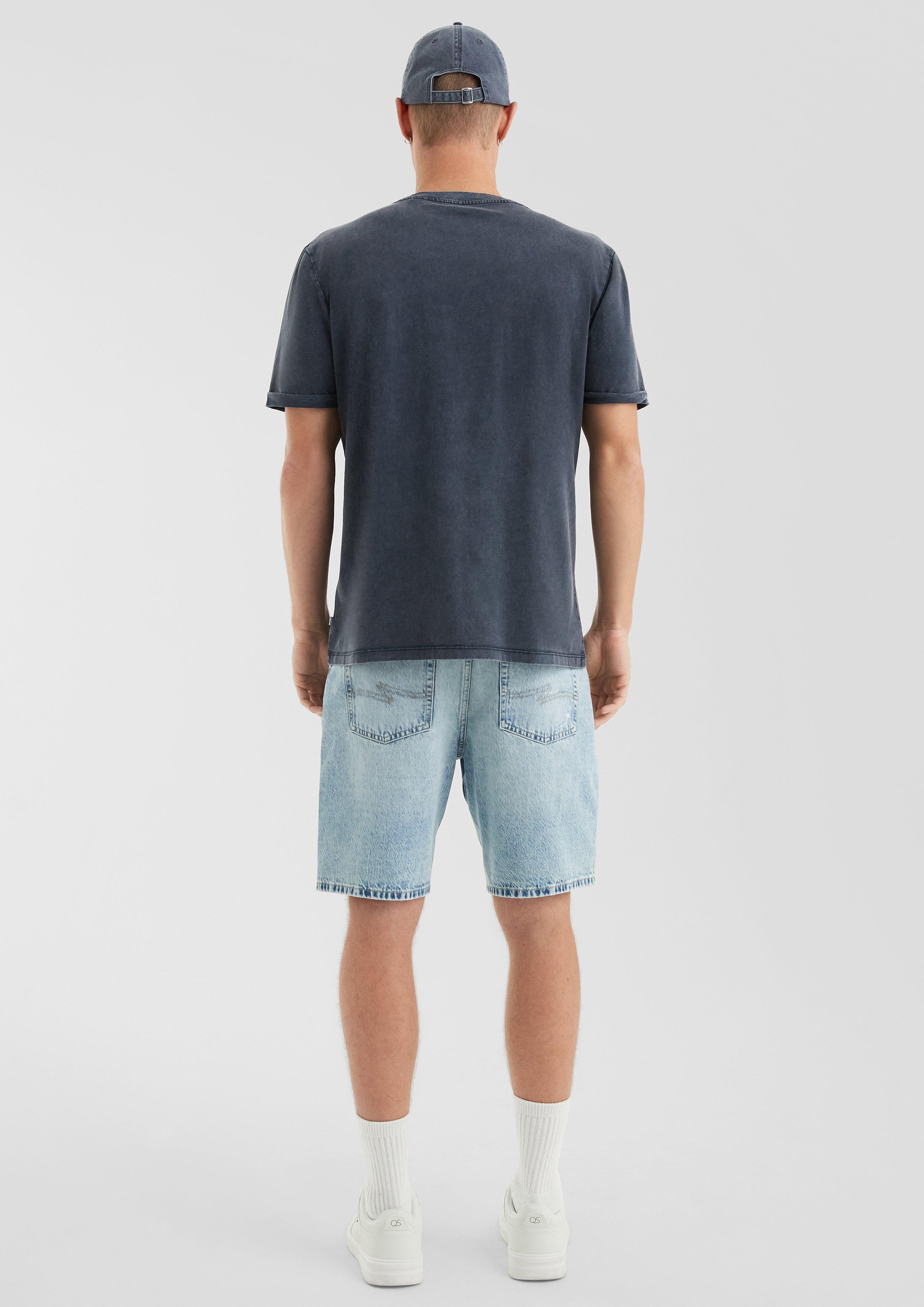 T-Shirt in 5884, 2063 & 1040