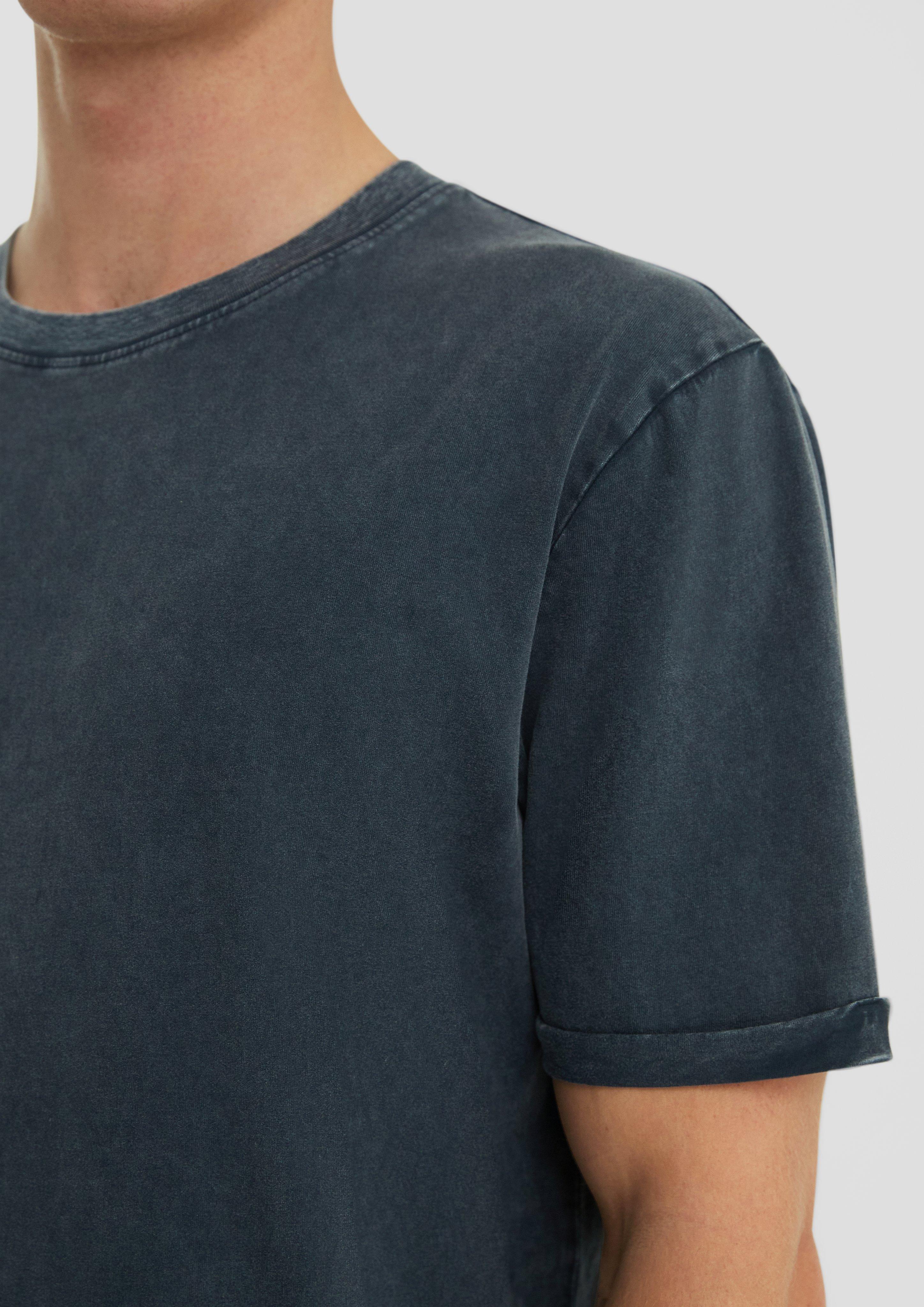 T-Shirt in 5884, 2063 & 1040