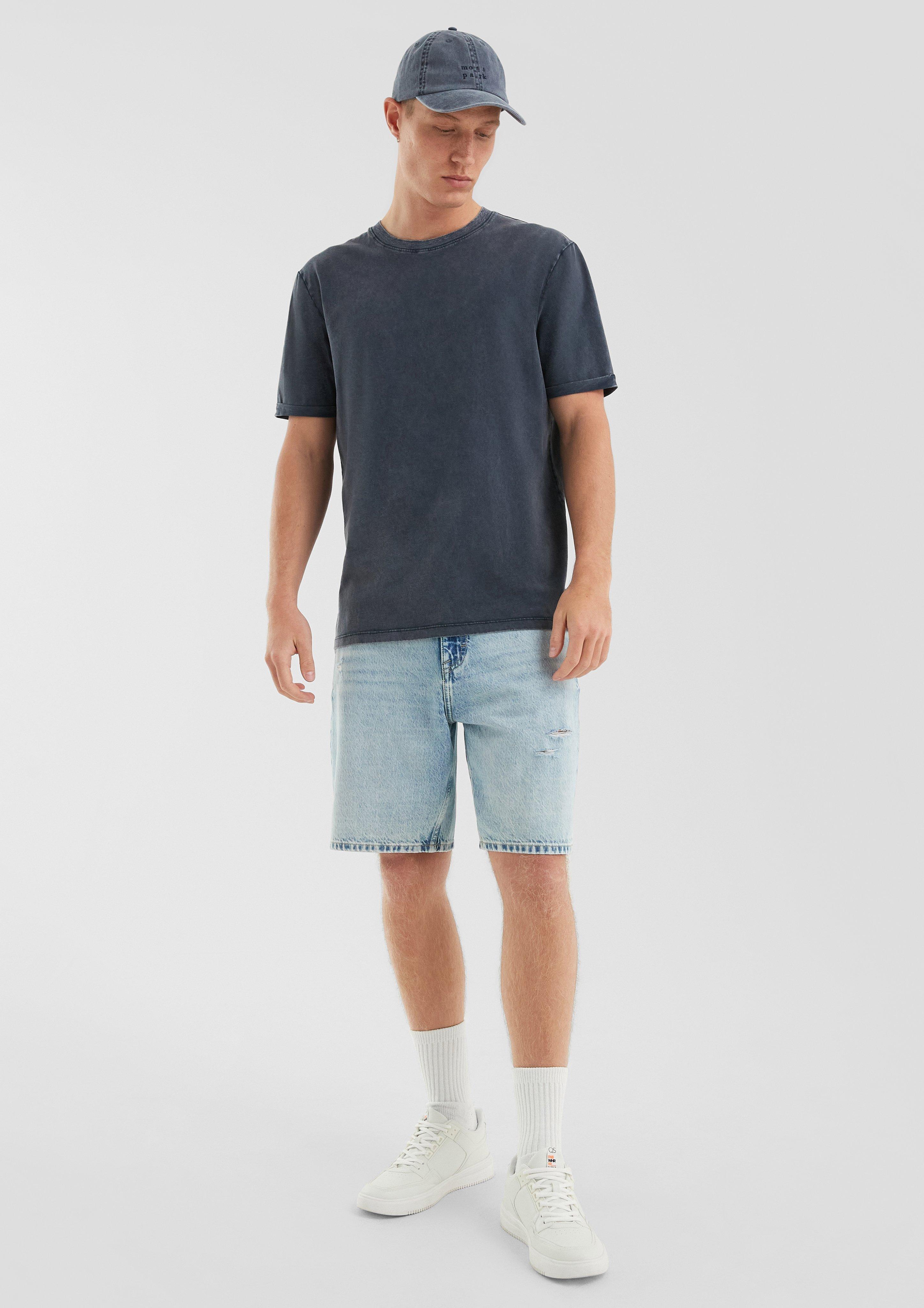 T-Shirt in 5884, 2063 & 1040