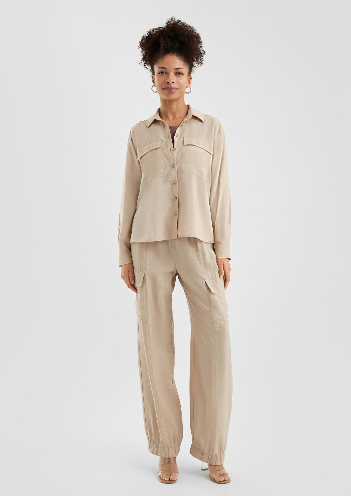 Shiny viscose blend cargo pants - beige | s.Oliver