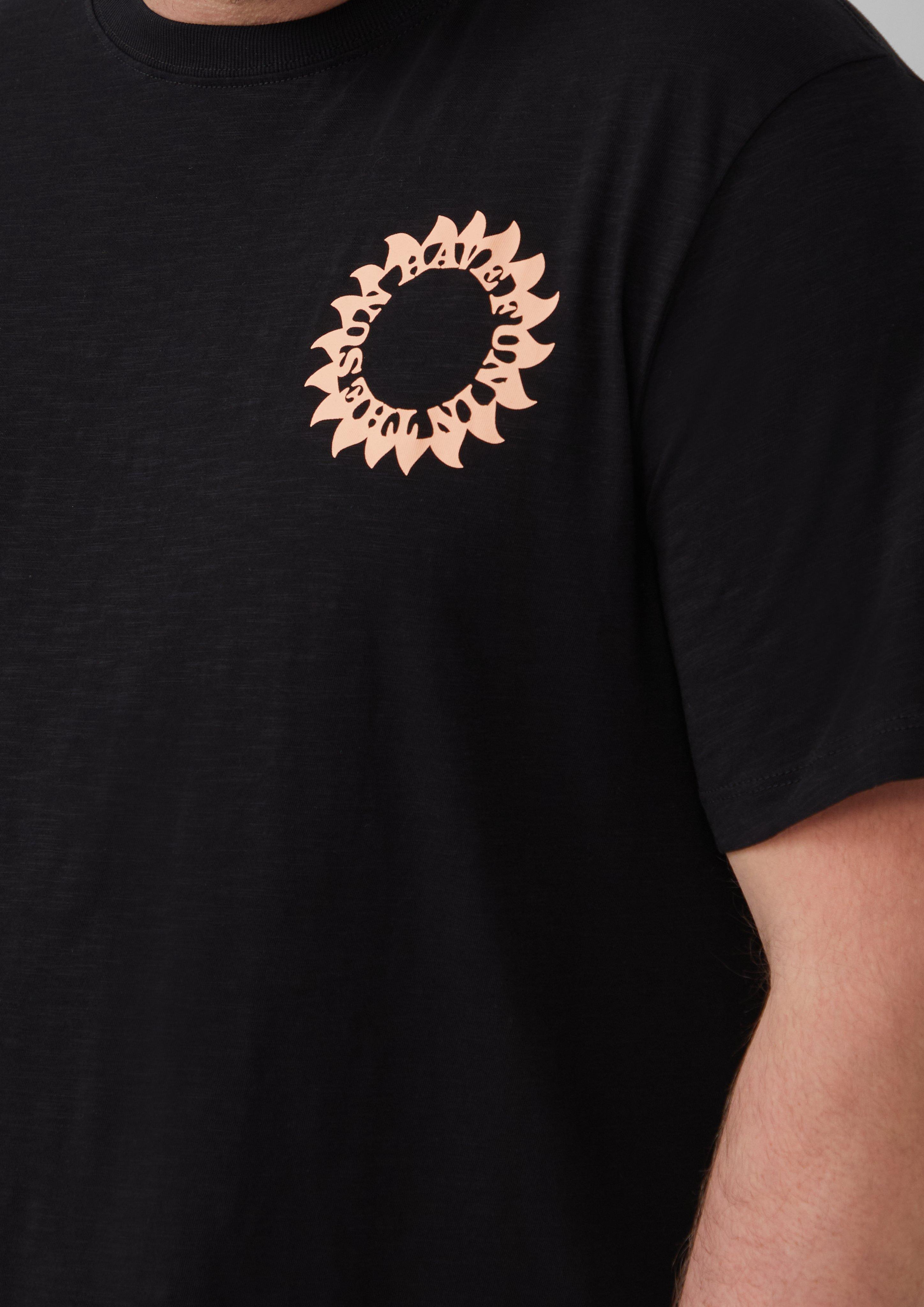 T-shirt in 99D9, 20D6, 01D1, 62D4, 65D3, 78D6 & 58D5