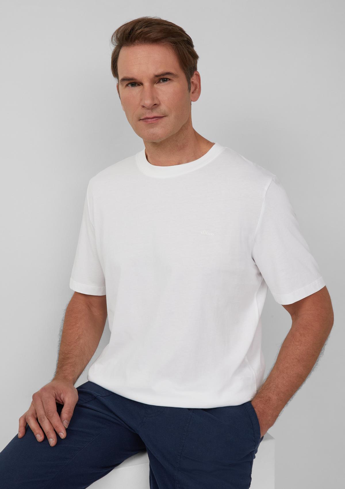T-shirt with a small logo print - white | s.Oliver