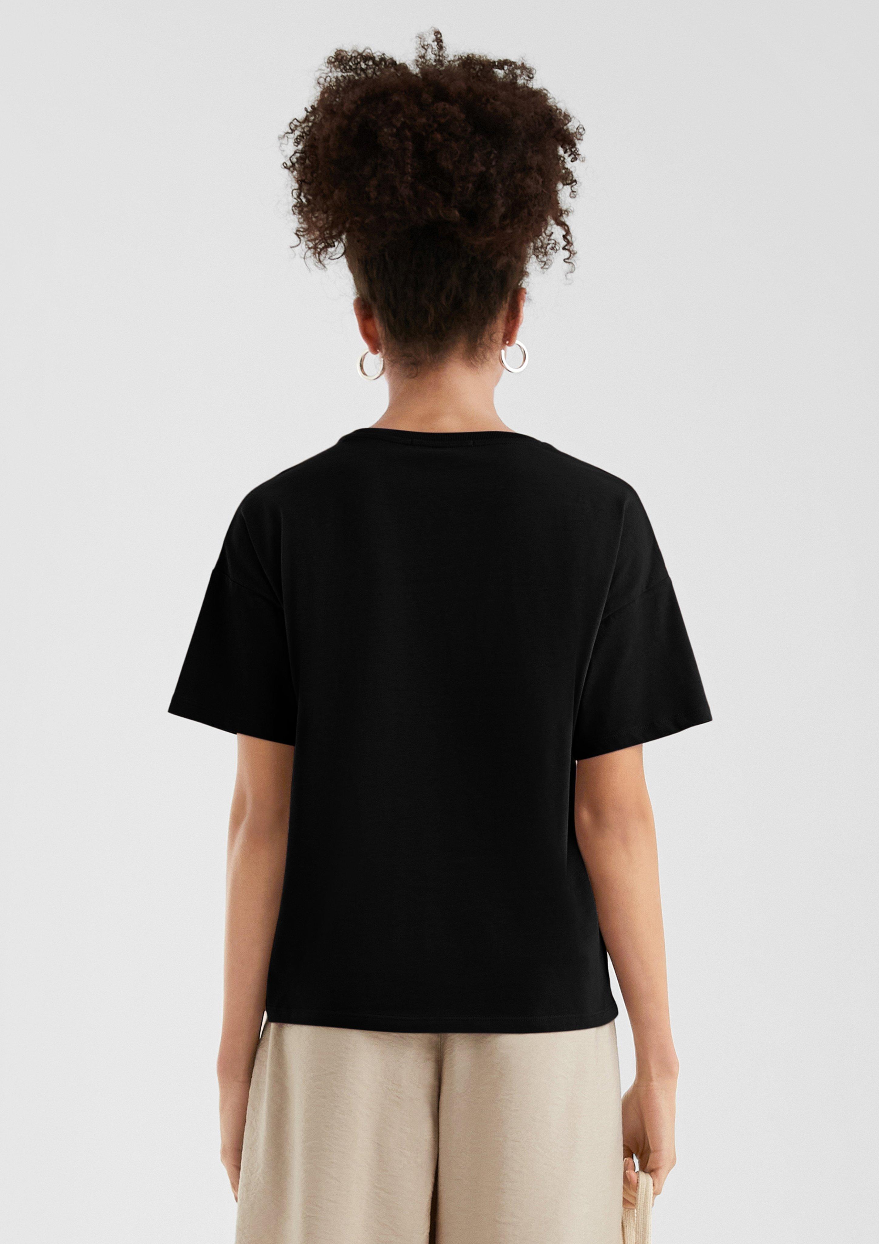 T-shirt in 99D1, 81D2, 02D0 & 44D1