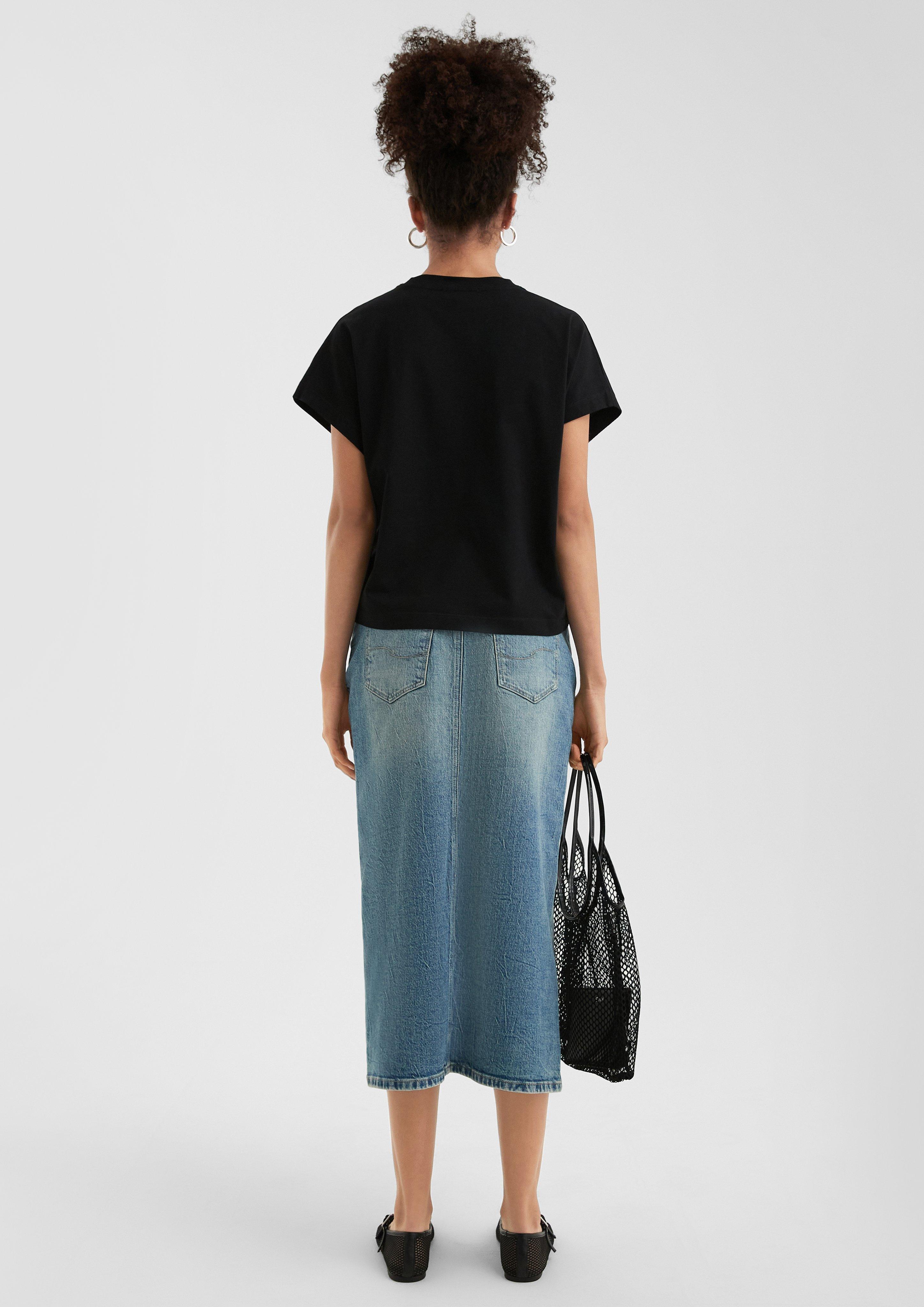 T-Shirt in 9999, 0200 & 4438