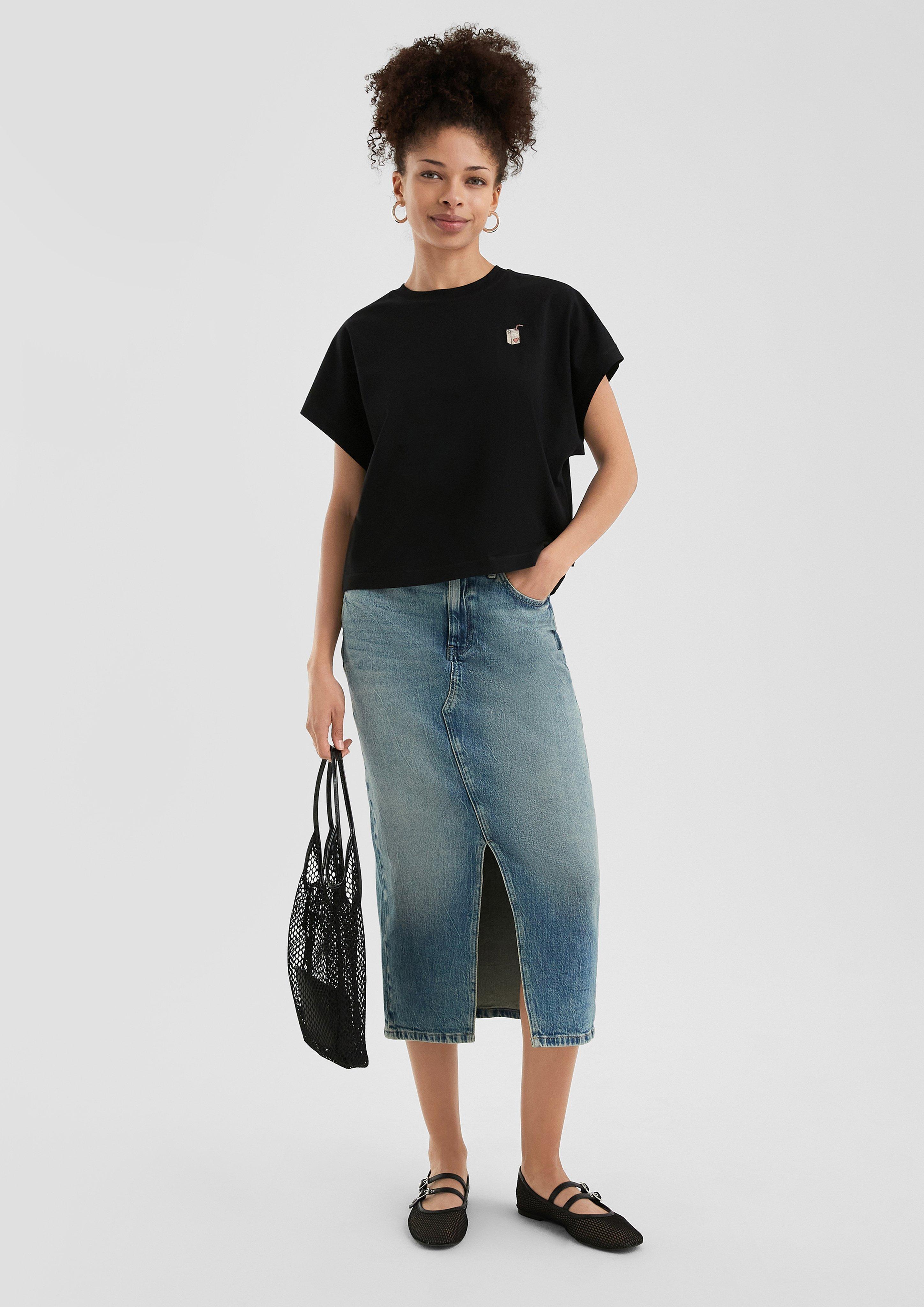 T-Shirt in 9999, 0200 & 4438