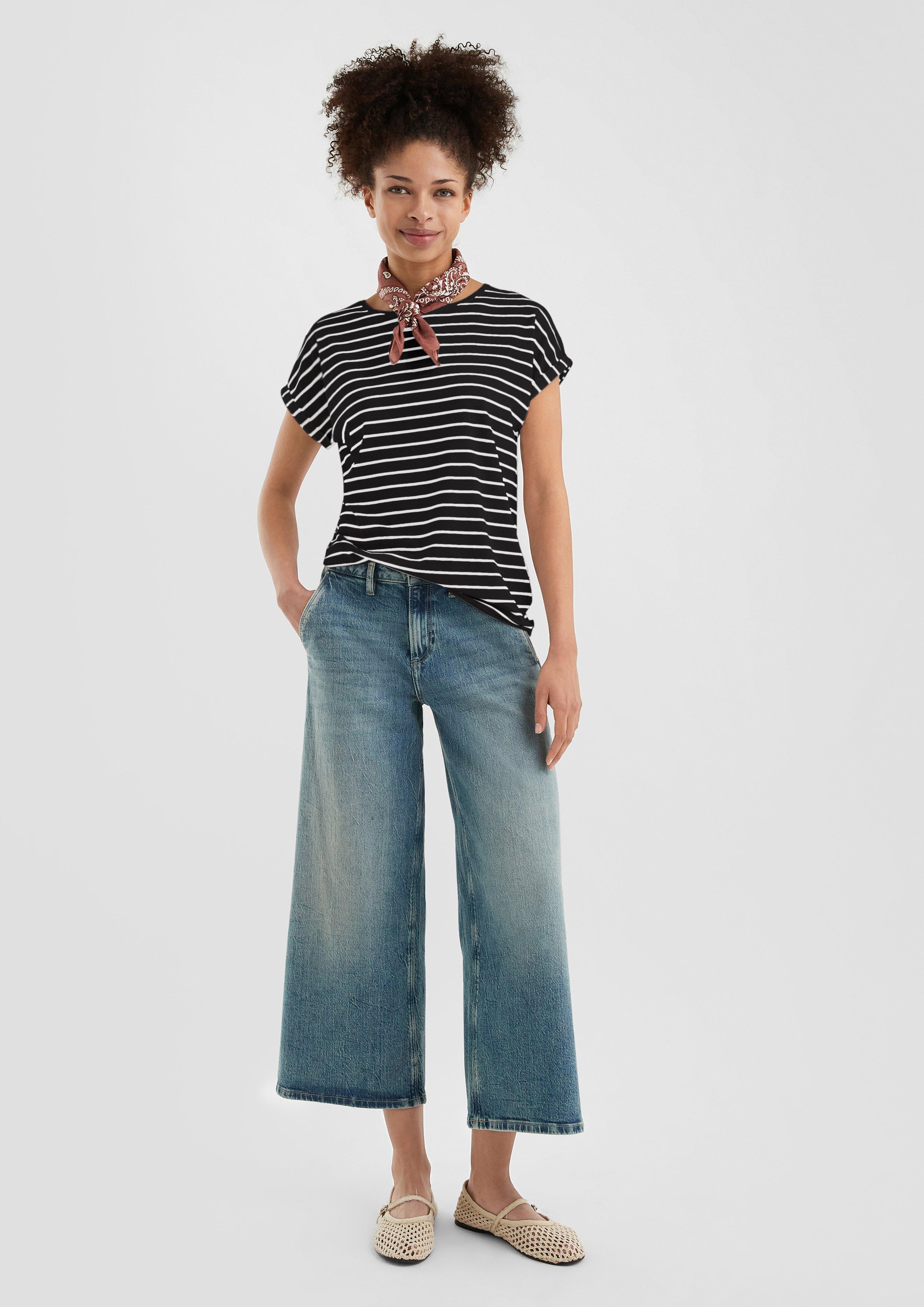 T-Shirt in 99G0, 81G0 & 44G0