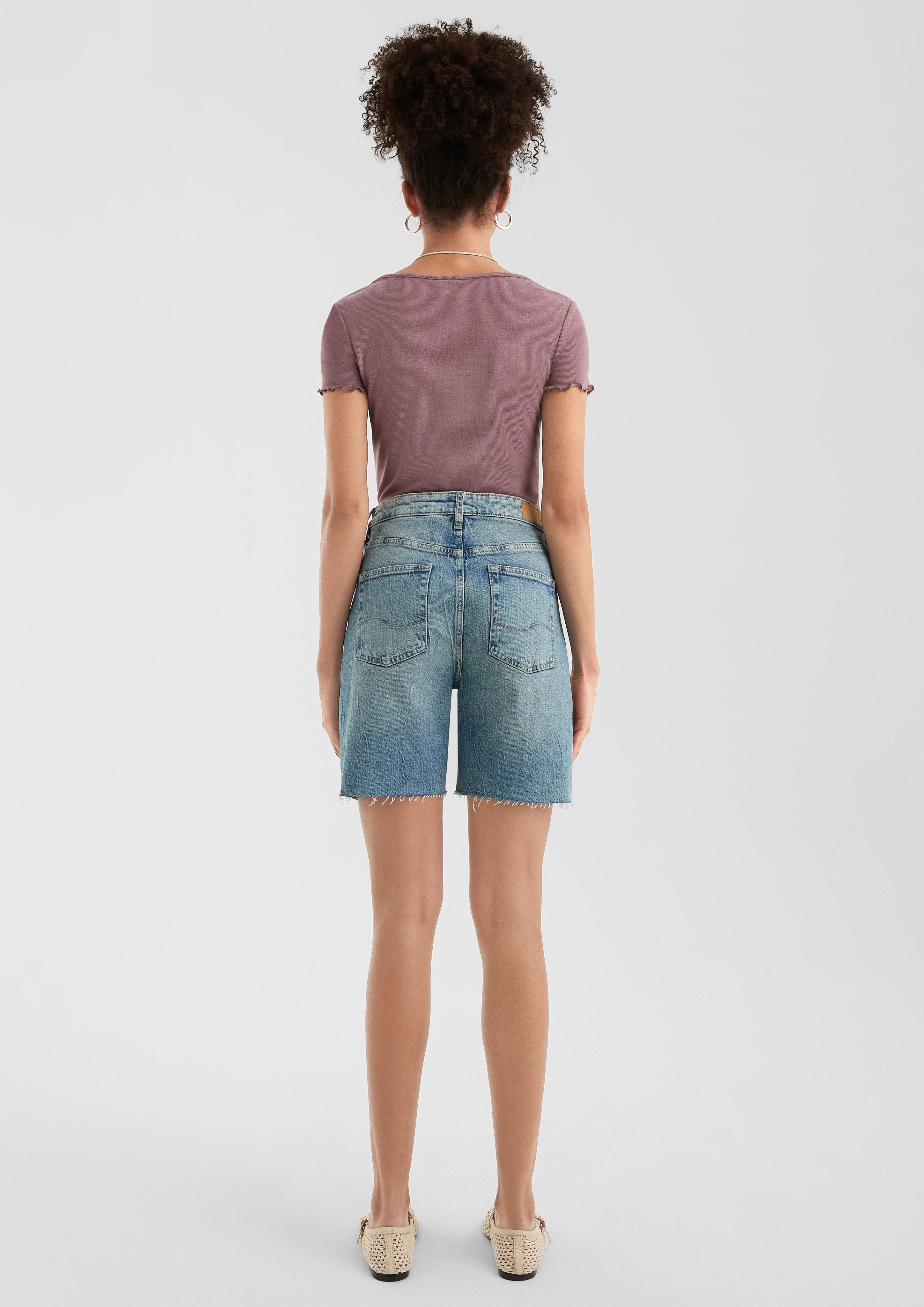 T-Shirt in 4438, 9999 & 0200