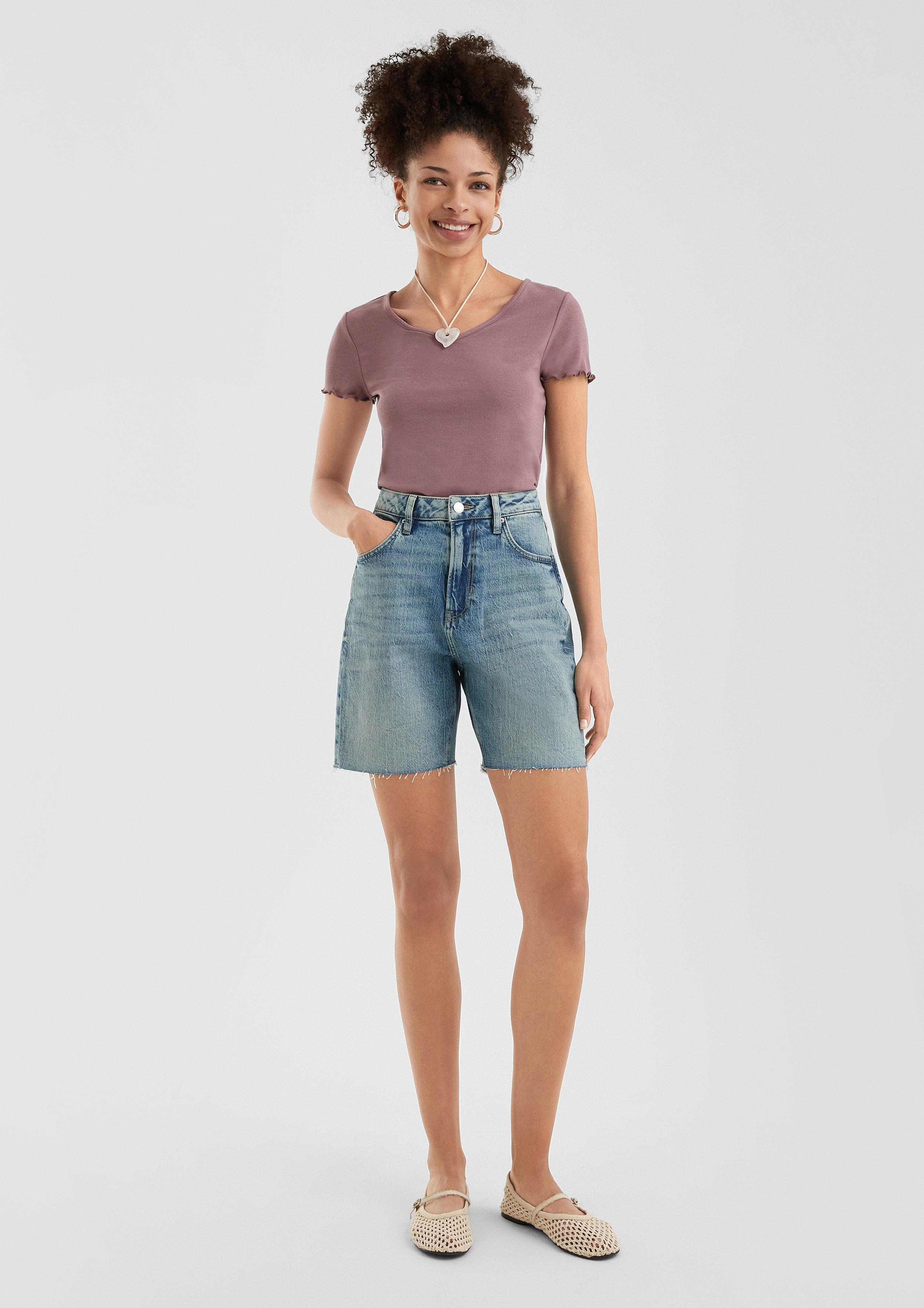 T-Shirt in 4438, 9999 & 0200