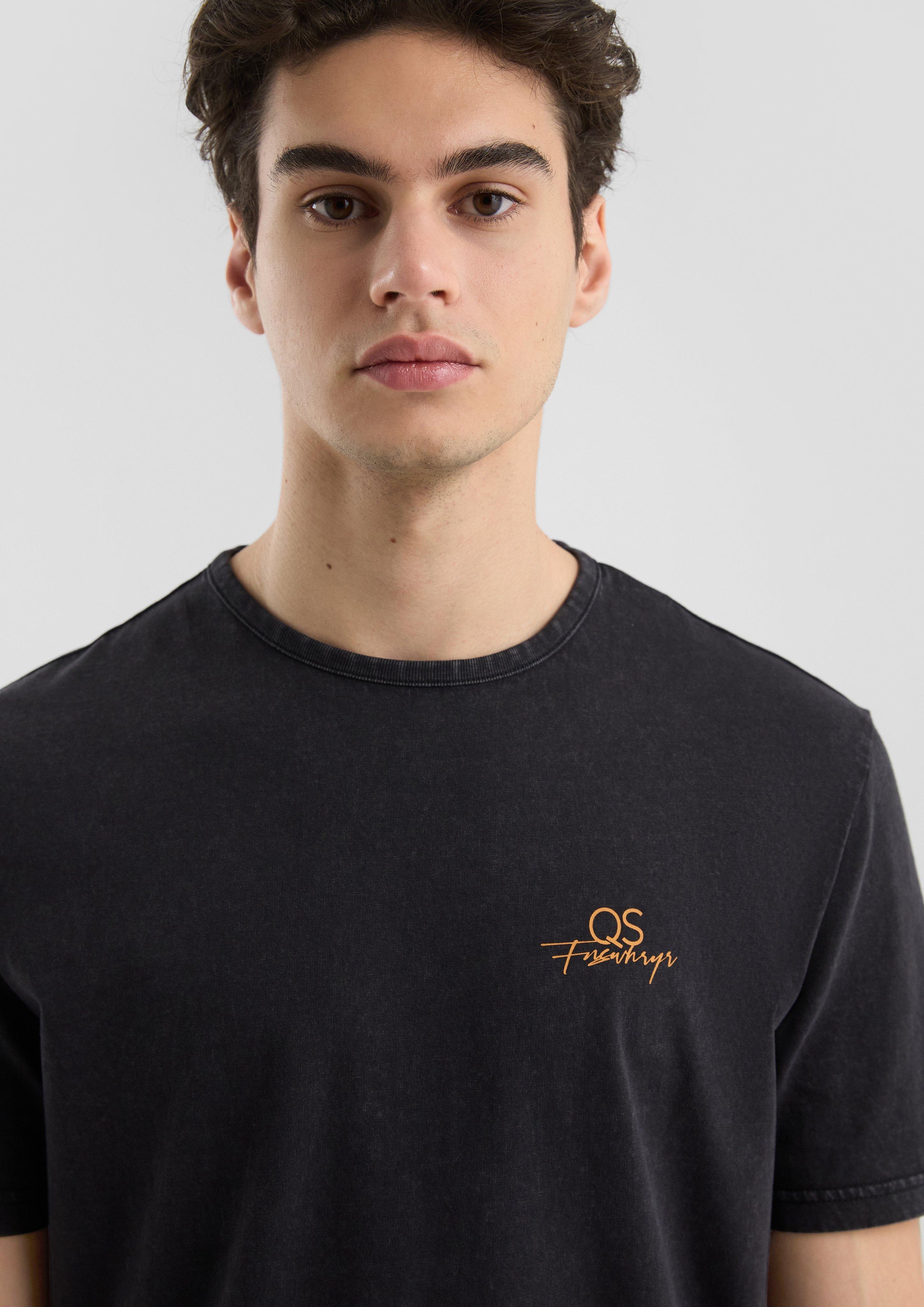 T-Shirt in 99D0 & 55D0