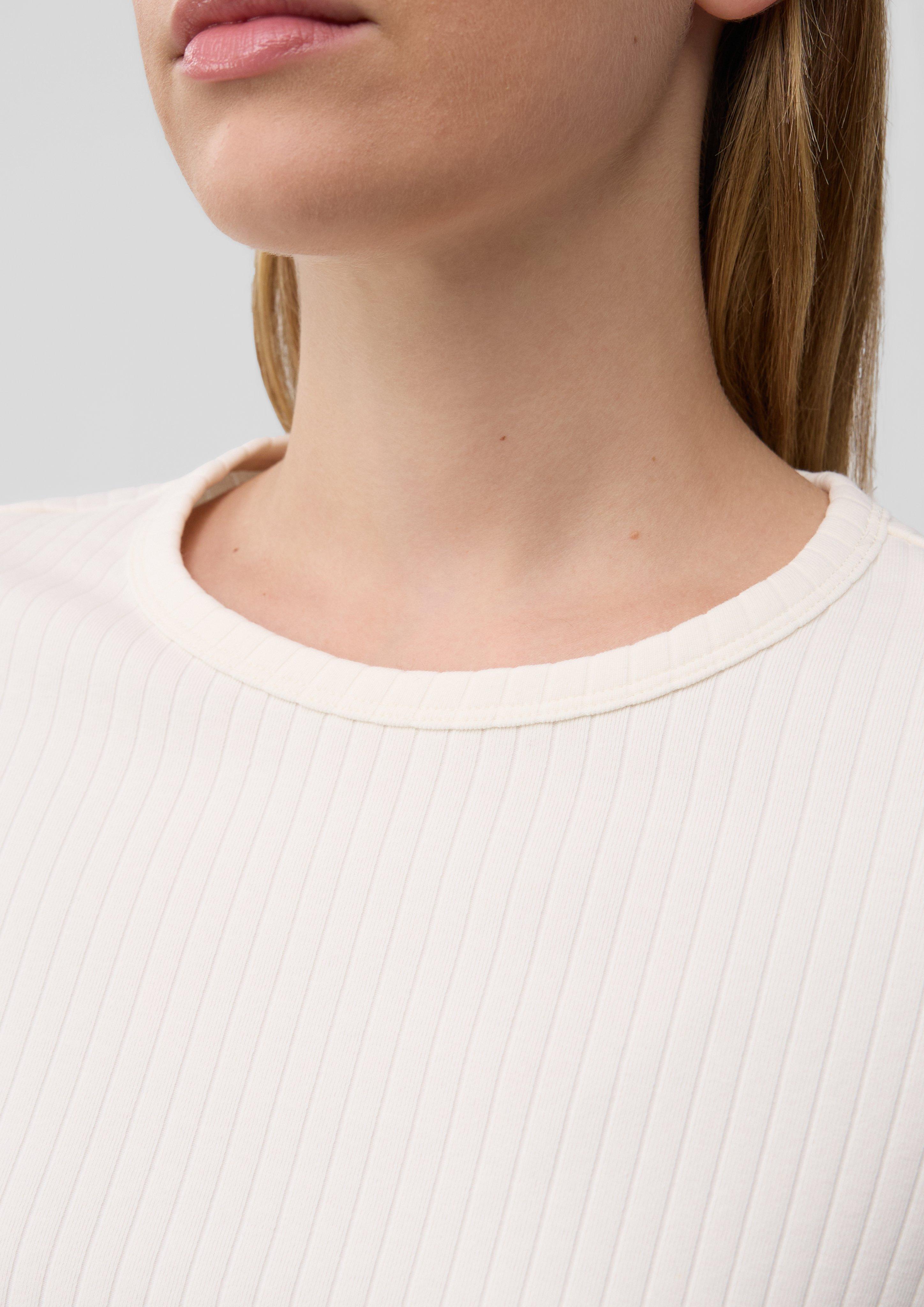 T-Shirt in 0210, 6933, 9999 & 3902