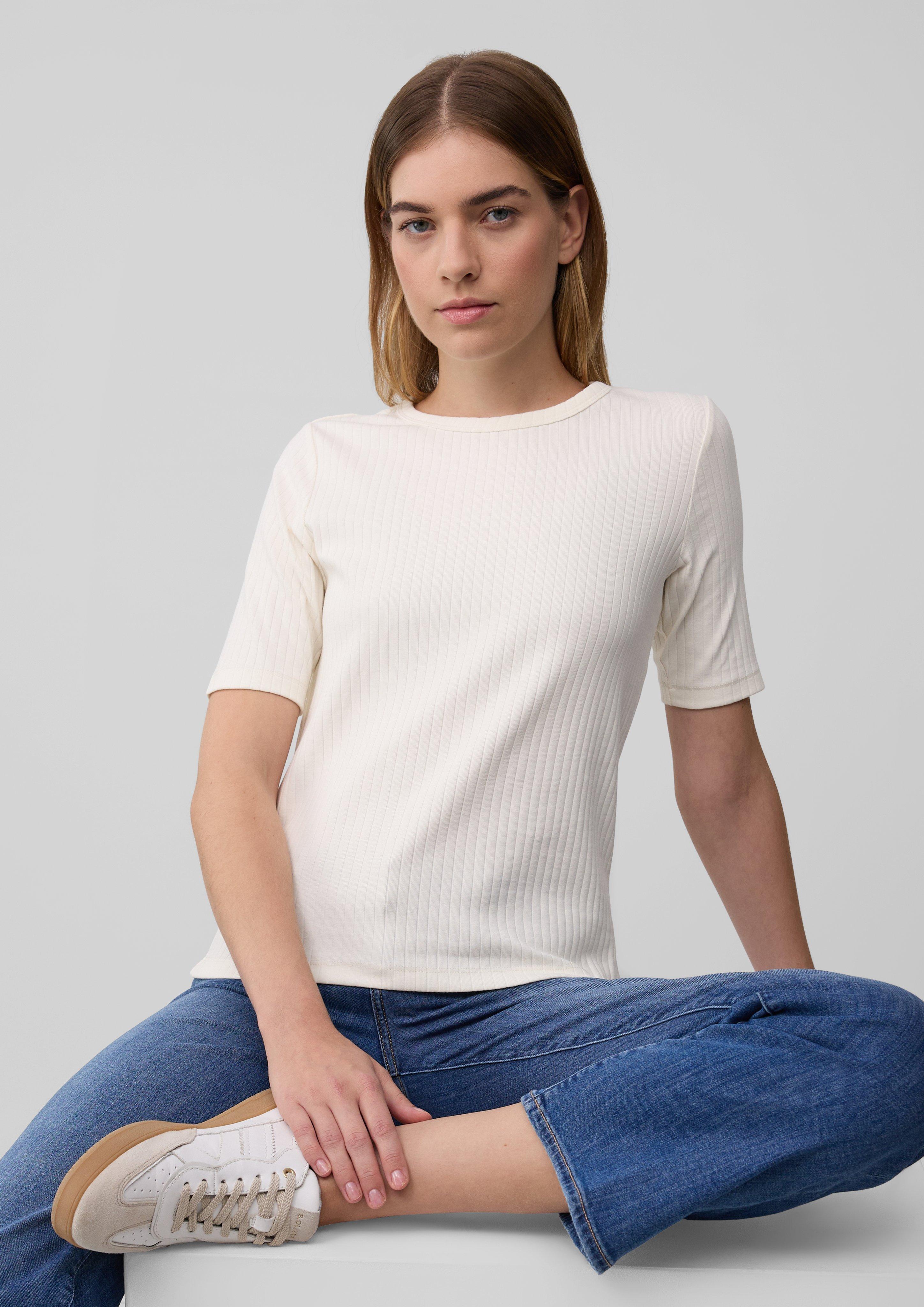 T-Shirt in 0210, 6933, 9999 & 3902