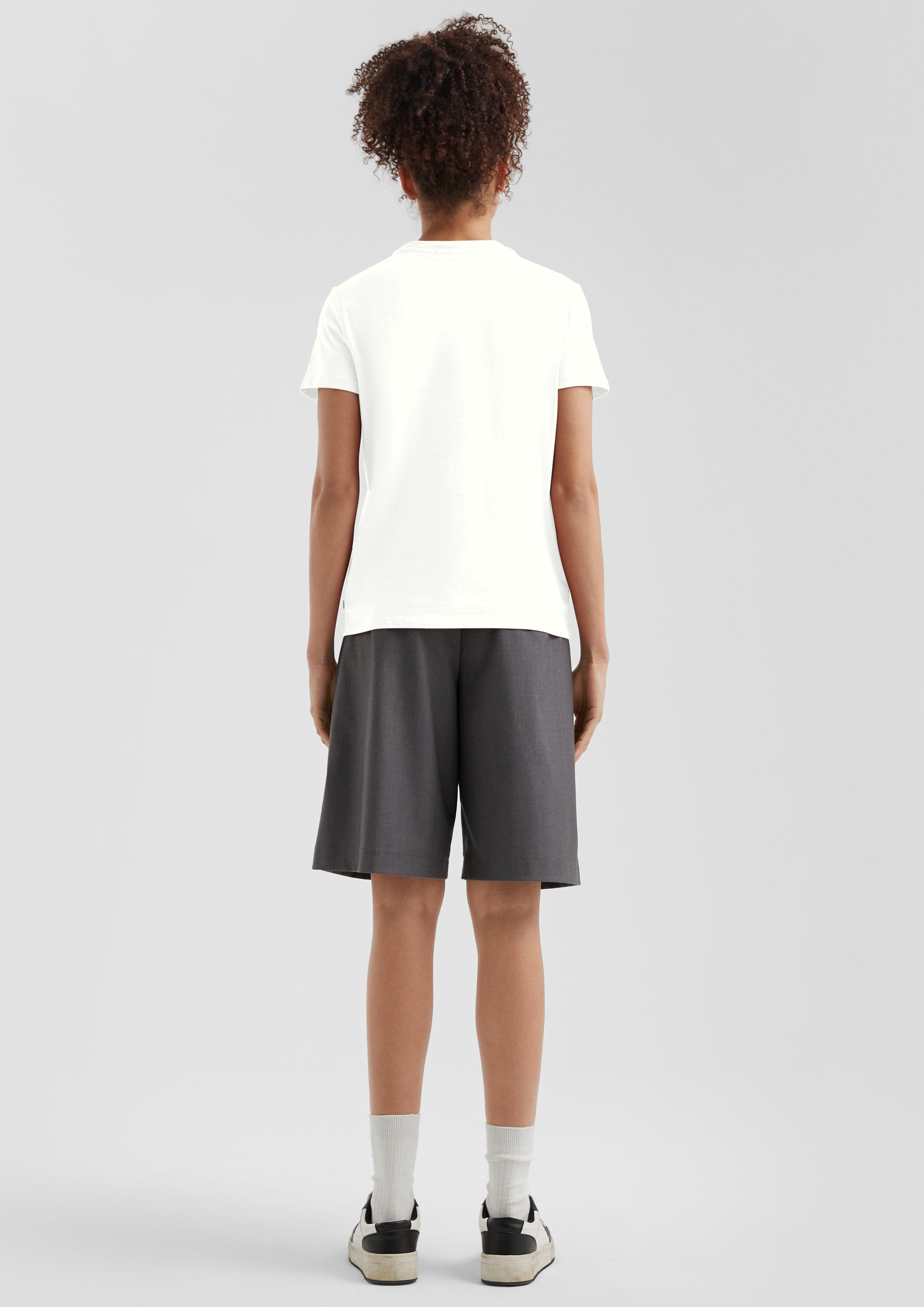 T-Shirt in 02D0, 99D0 & 44D0