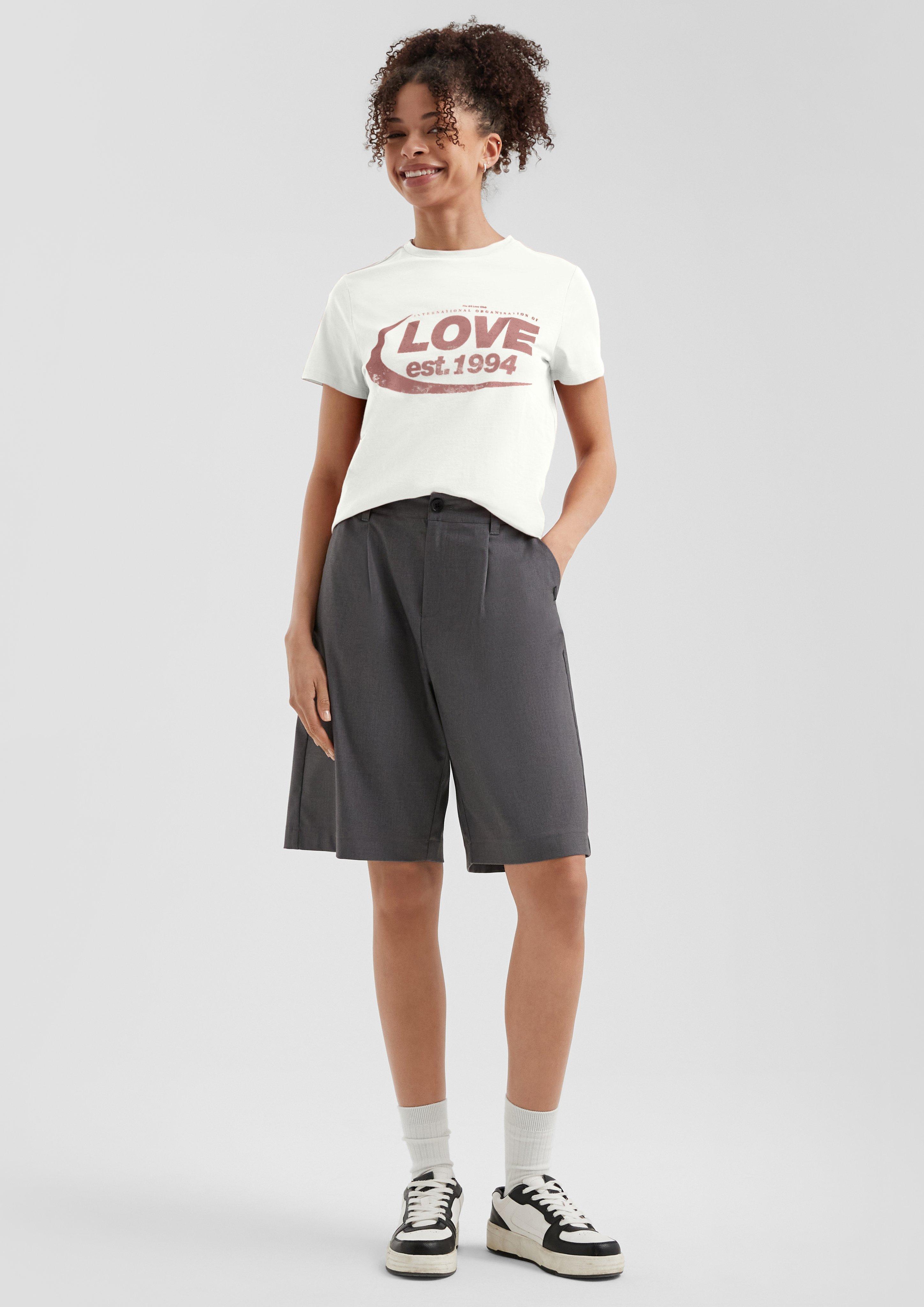 T-Shirt in 02D0, 99D0 & 44D0