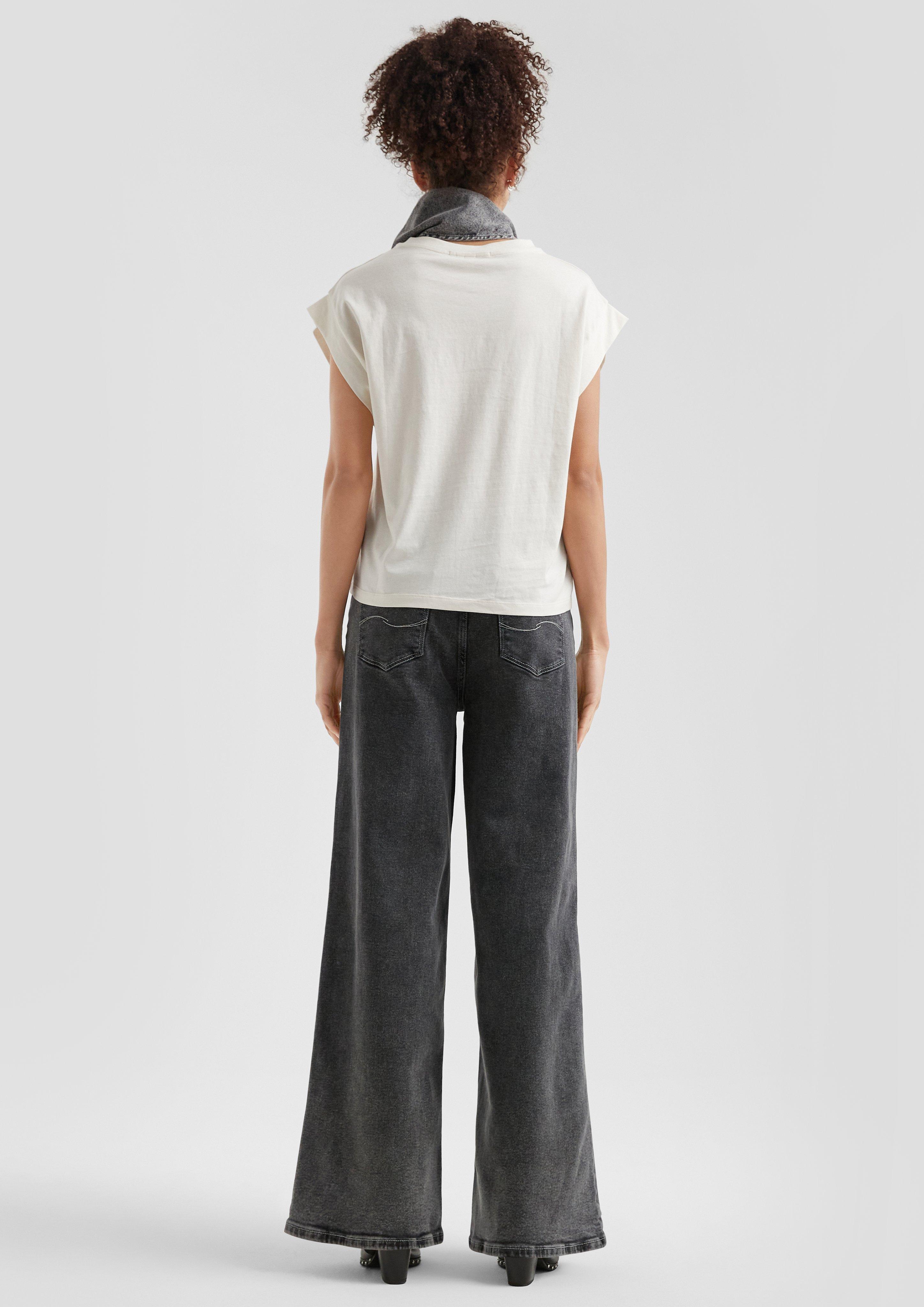 T-Shirt in 02D0, 44D0, 78D0 & 99D0