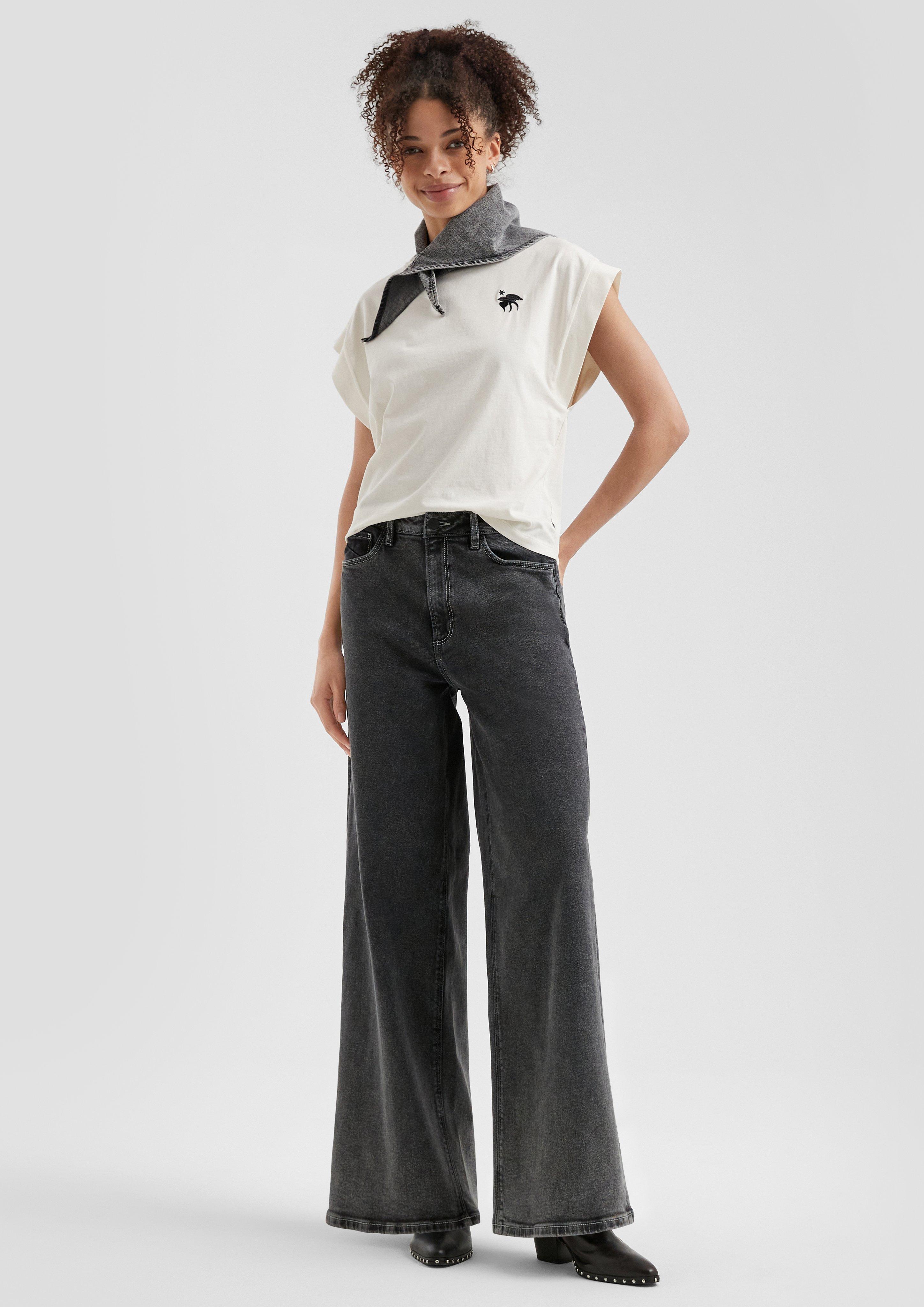 T-Shirt in 02D0, 44D0, 78D0 & 99D0