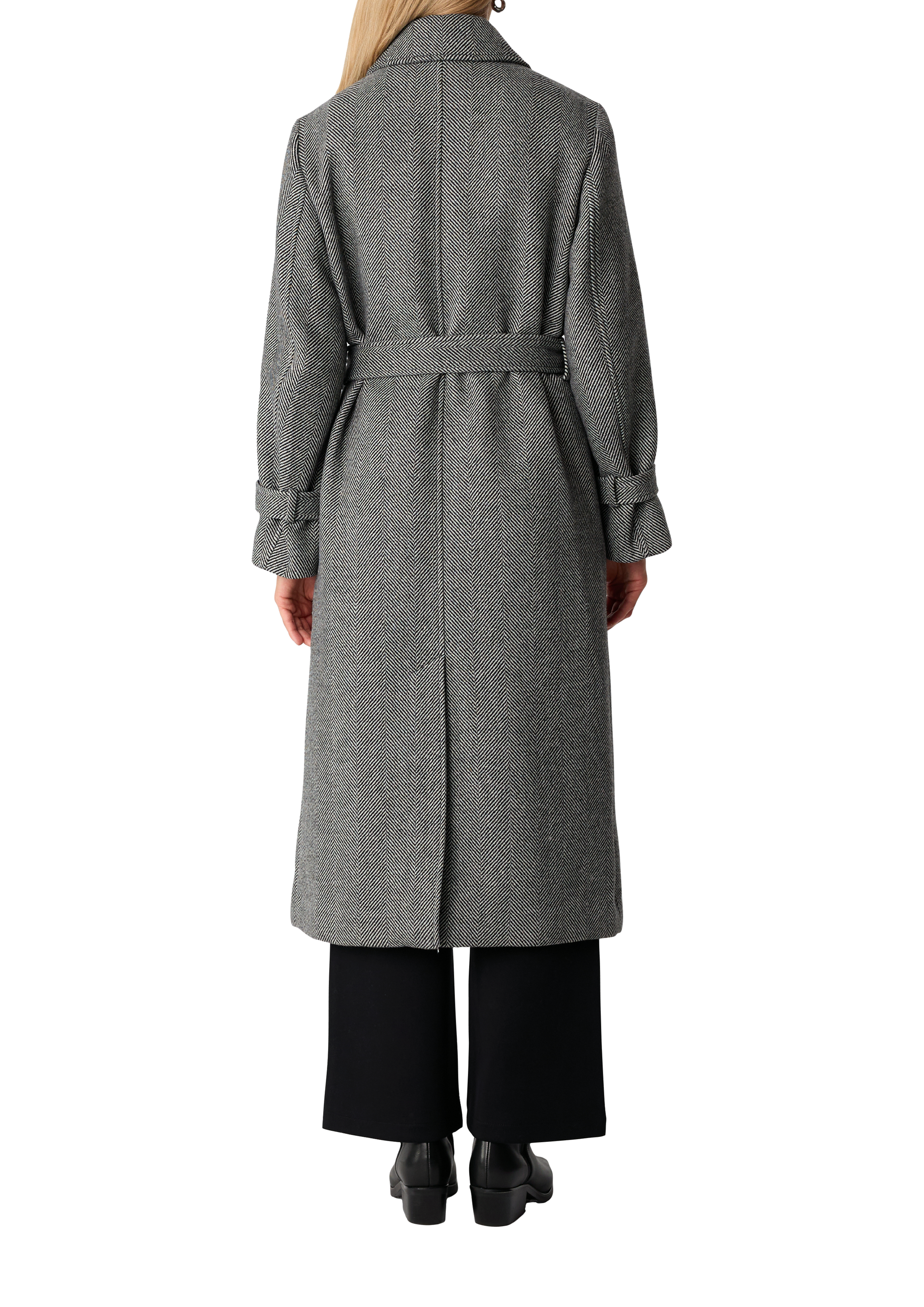 Thumbnail - Outdoor-Mantel