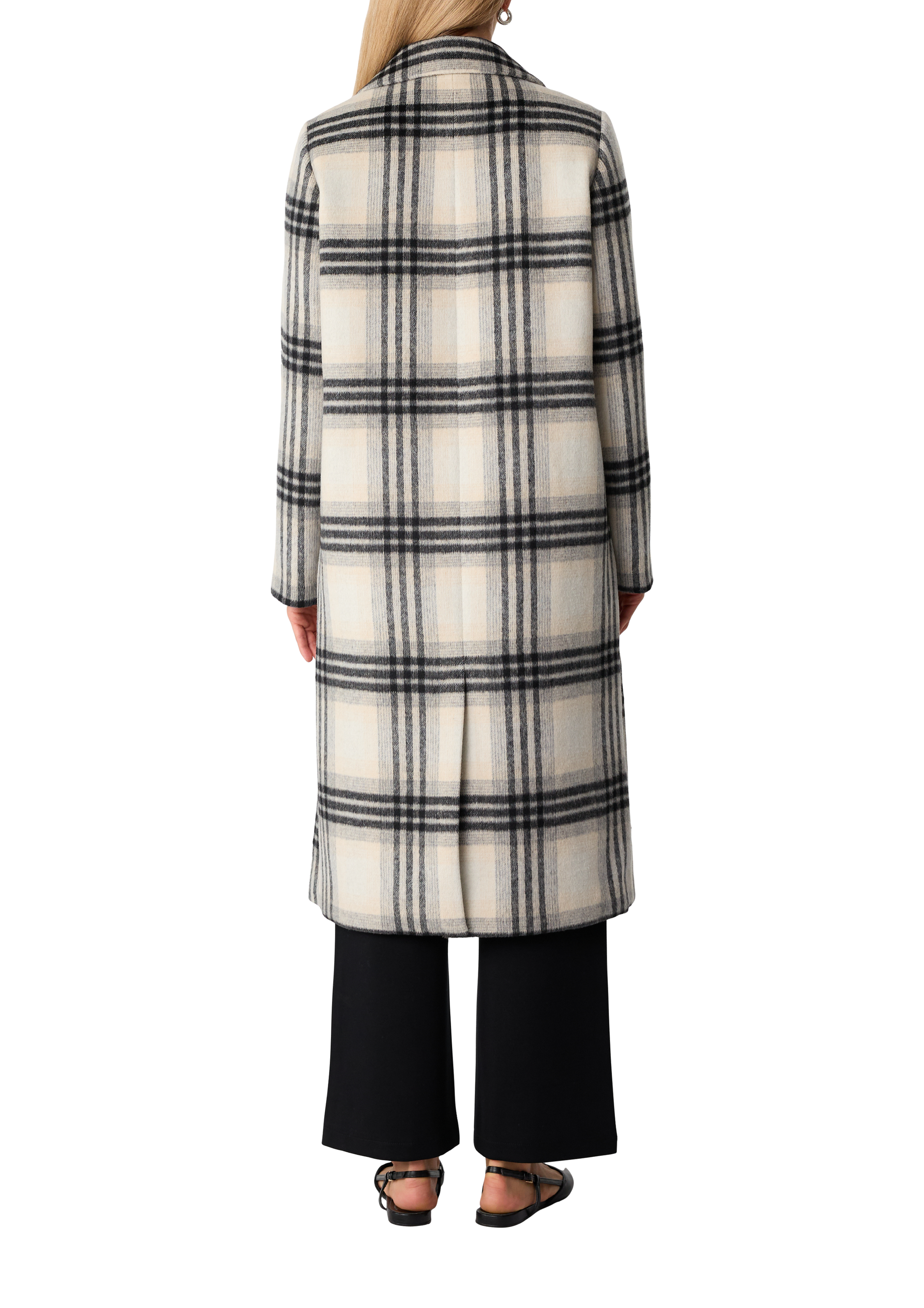 Thumbnail - Outdoor-Mantel