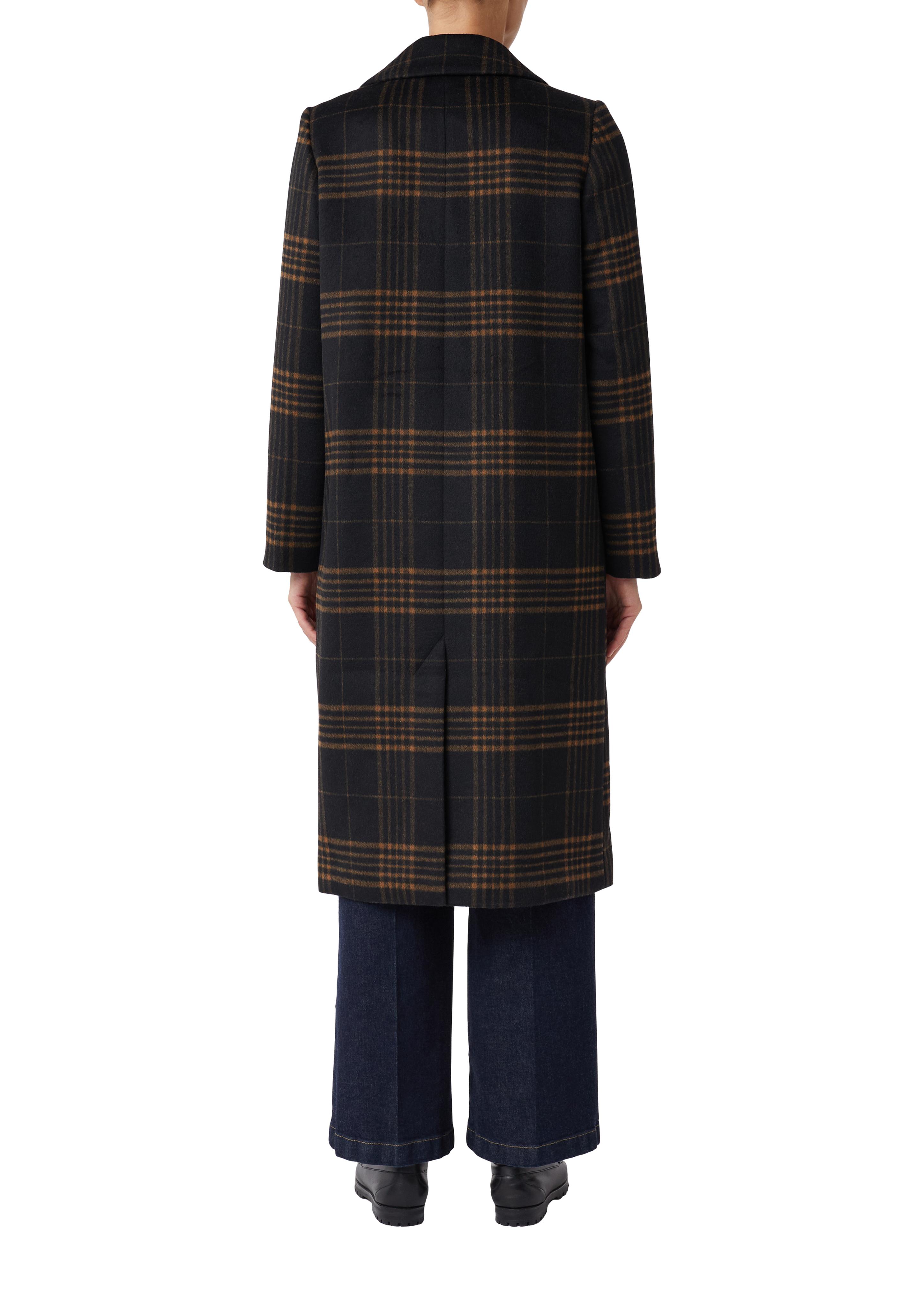 Thumbnail - Outdoor-Mantel